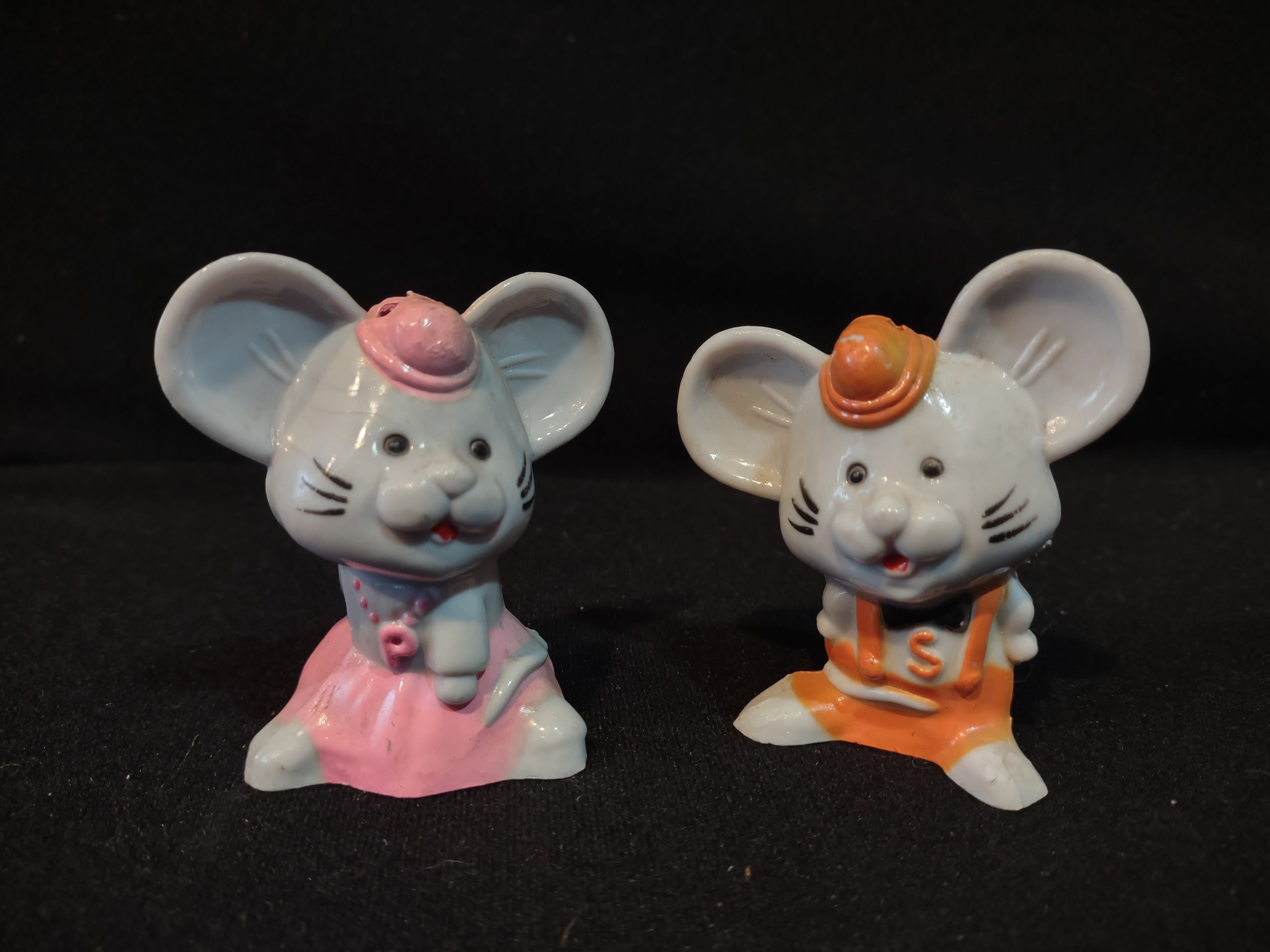 Vintage Hong Kong Plastic Salt and Pepper Shaker Mouse Mice (lot 5370)