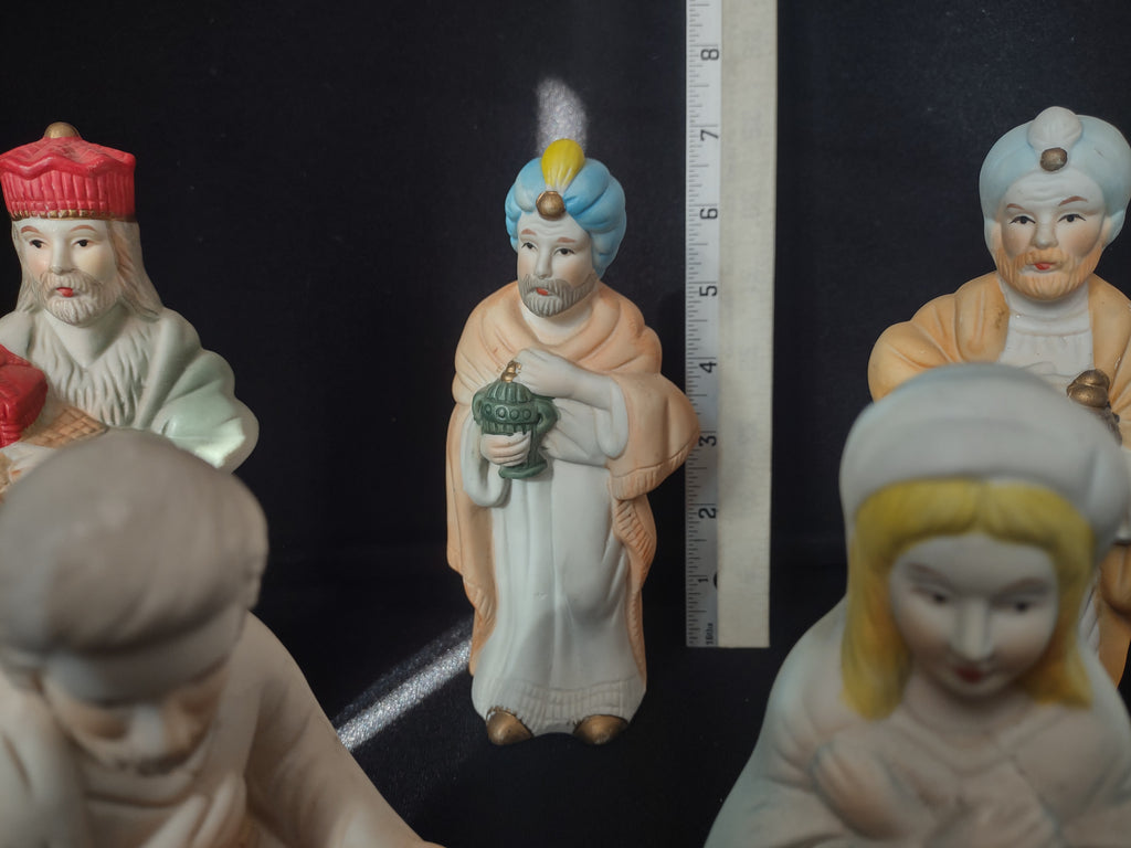 Vintage Christmas Porcelain Nativity Set NO BABY JESUS (lot 2437)