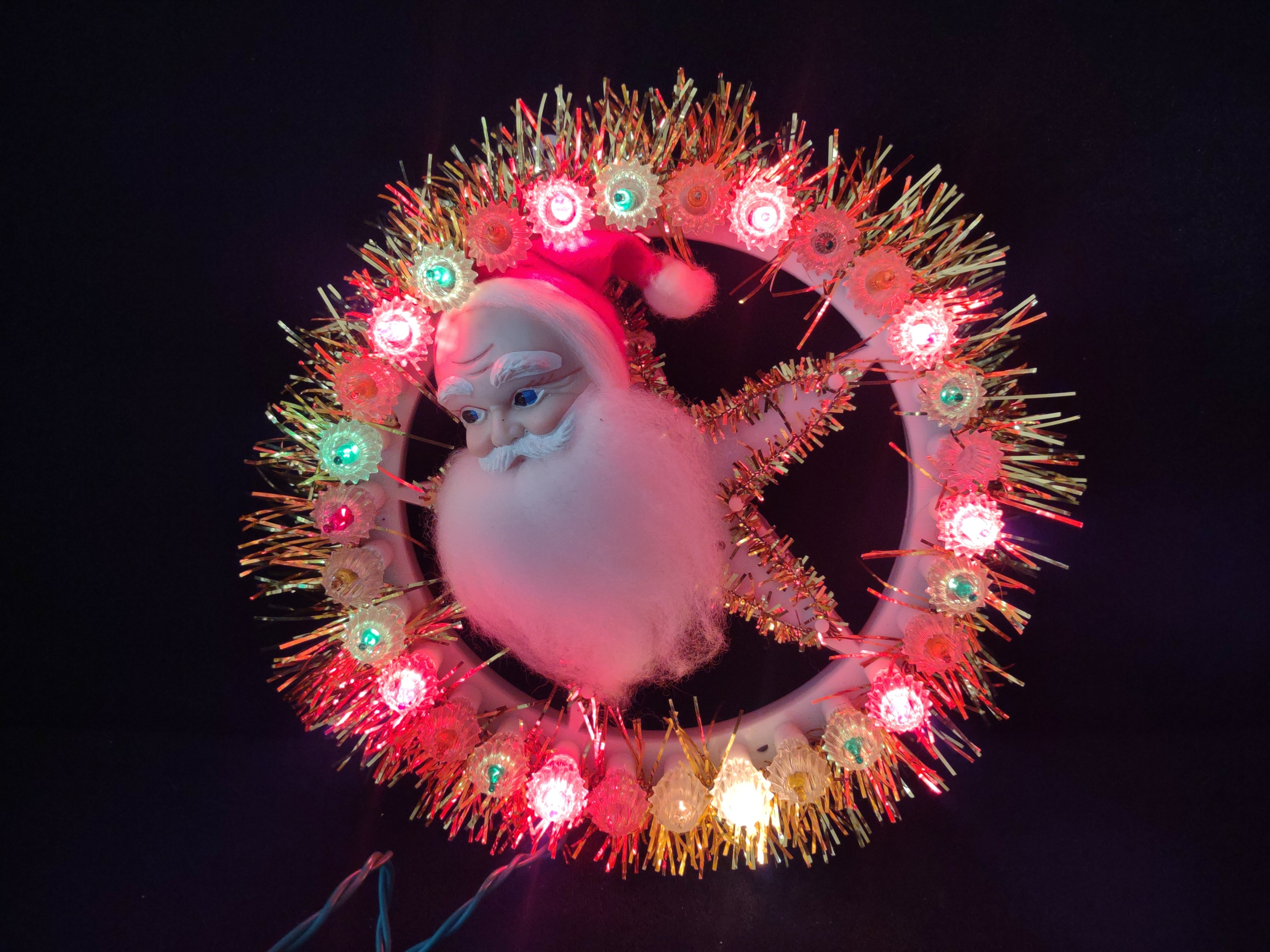 Vintage Christmas Rotating Lite Santa Plaque 30 Rotating Lights 7" (lot 3232)