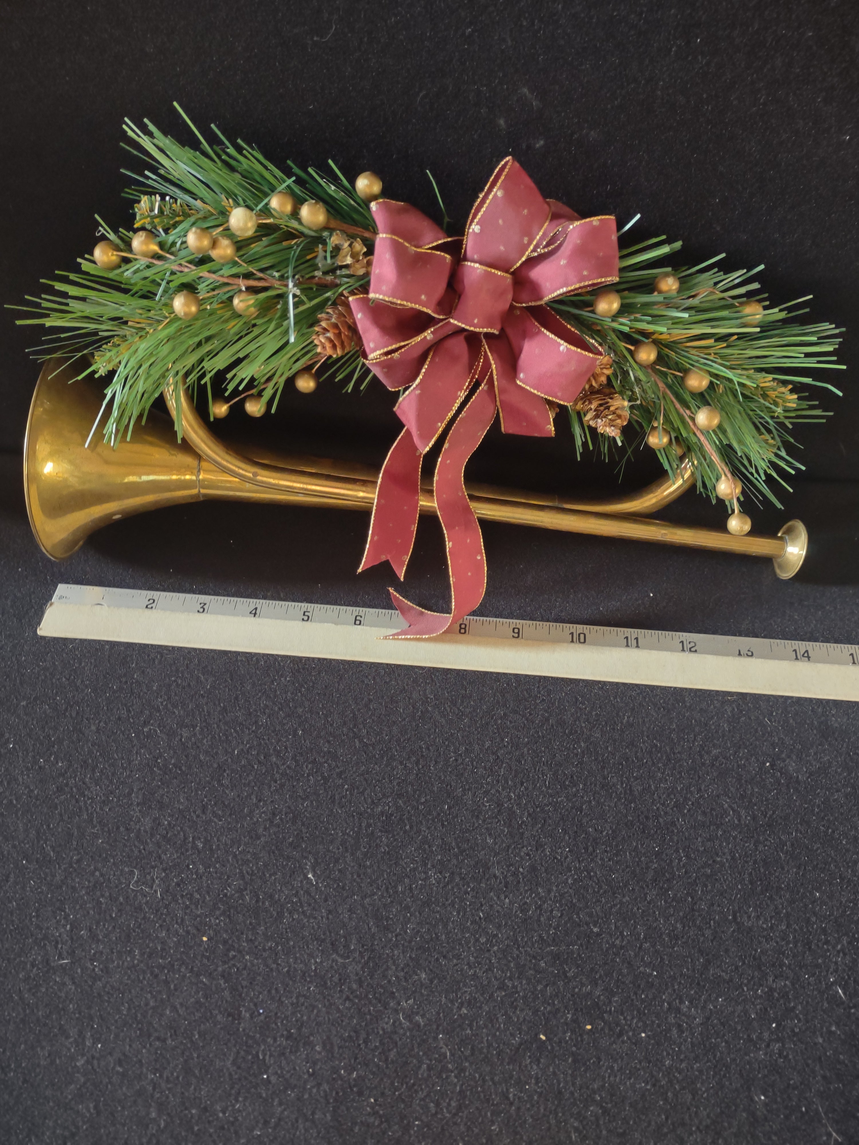 Christmas Brass French Horn Decoration Ribbon Gold Trim Greenery (Lot 4613)