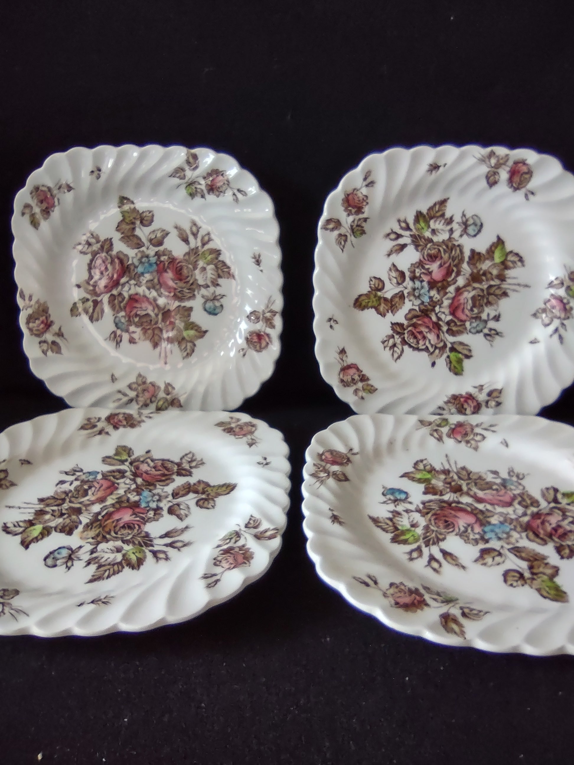 Vintage Johnson Bros England Ironstone Devon Sprays Square Plate (lot 5598)