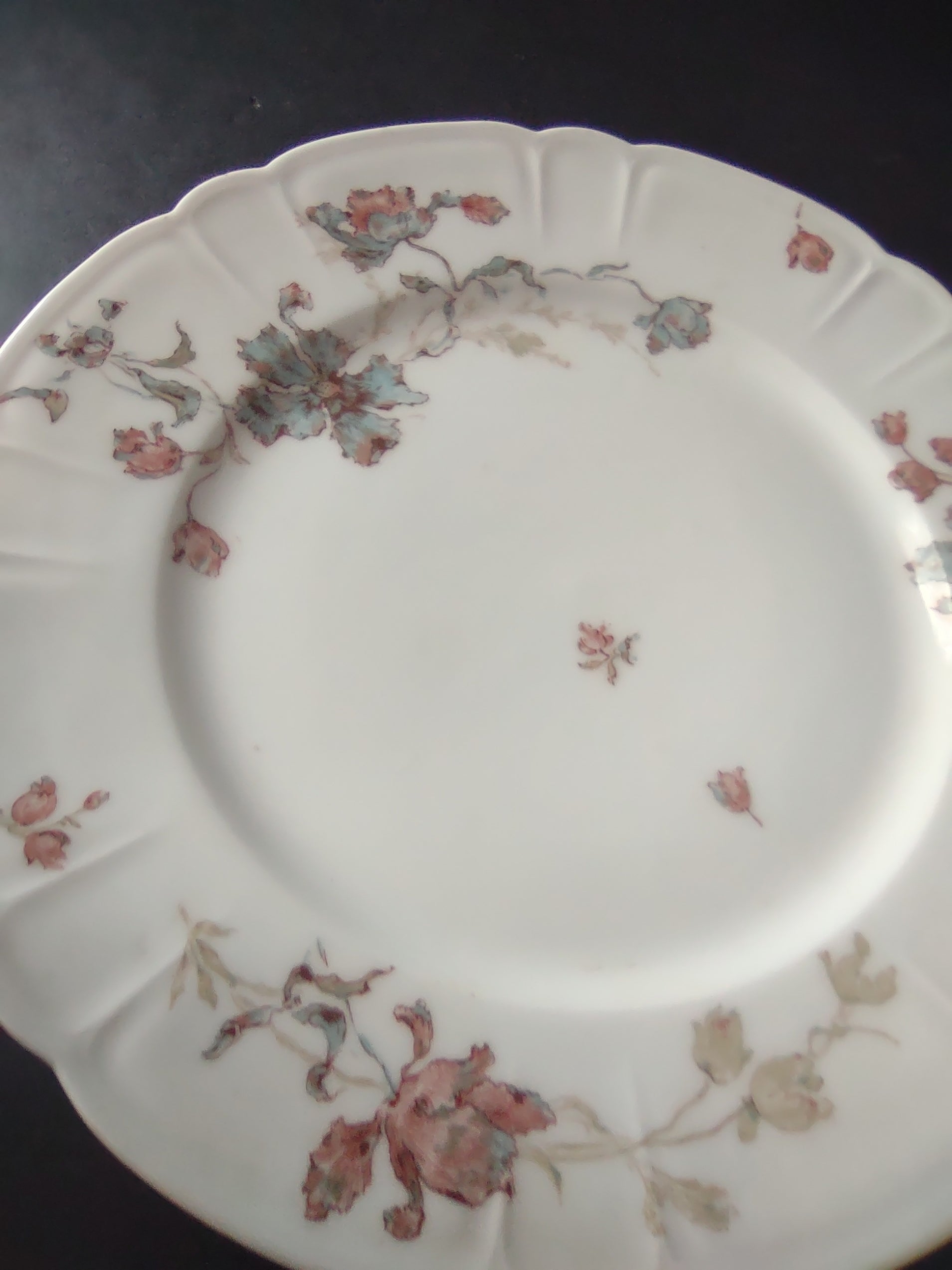 Antique 1889 Haviland Limoges Blue Red Flower Dinner Plate (lot 950)