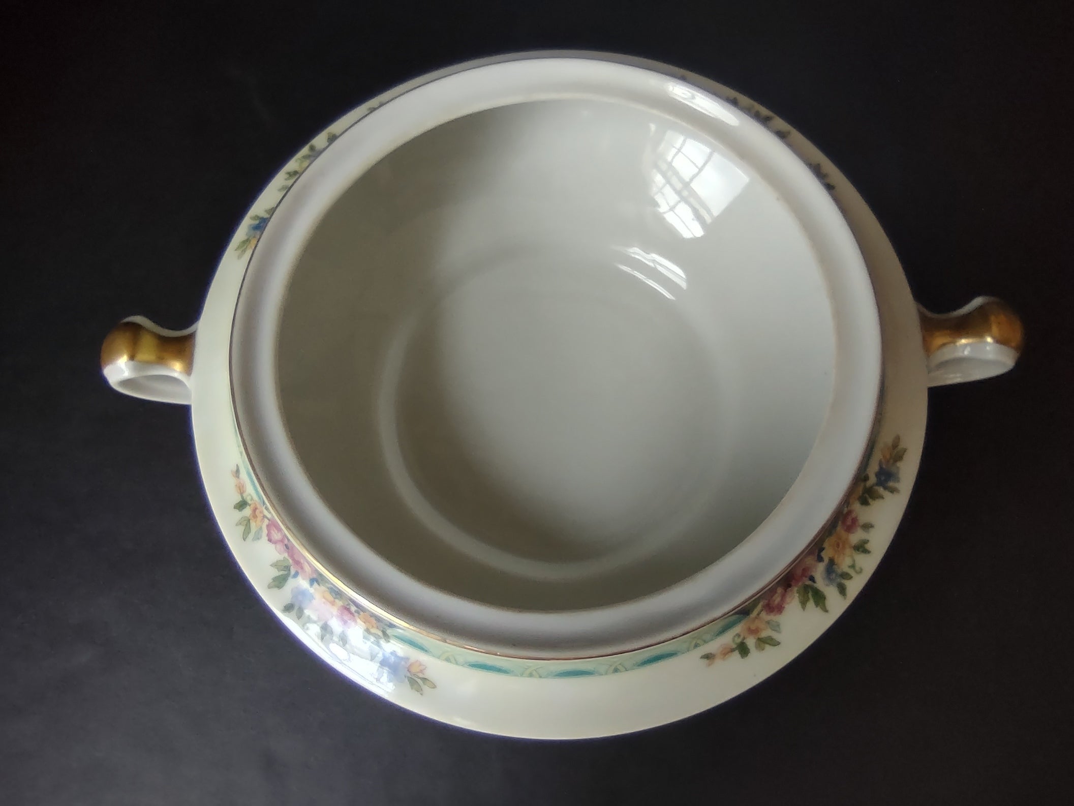 Haviland Limoges Massachusetts Round Tureen NO LID Blue Floral (lot 931)