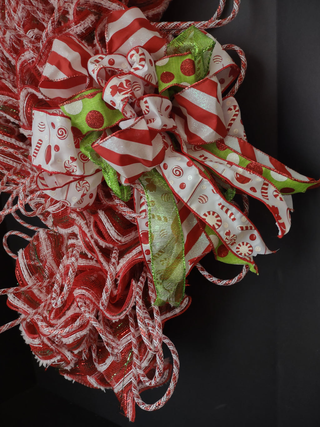 Christmas Mesh Ribbon Decor Candy Cane Wreath Handmade (lot 1410)