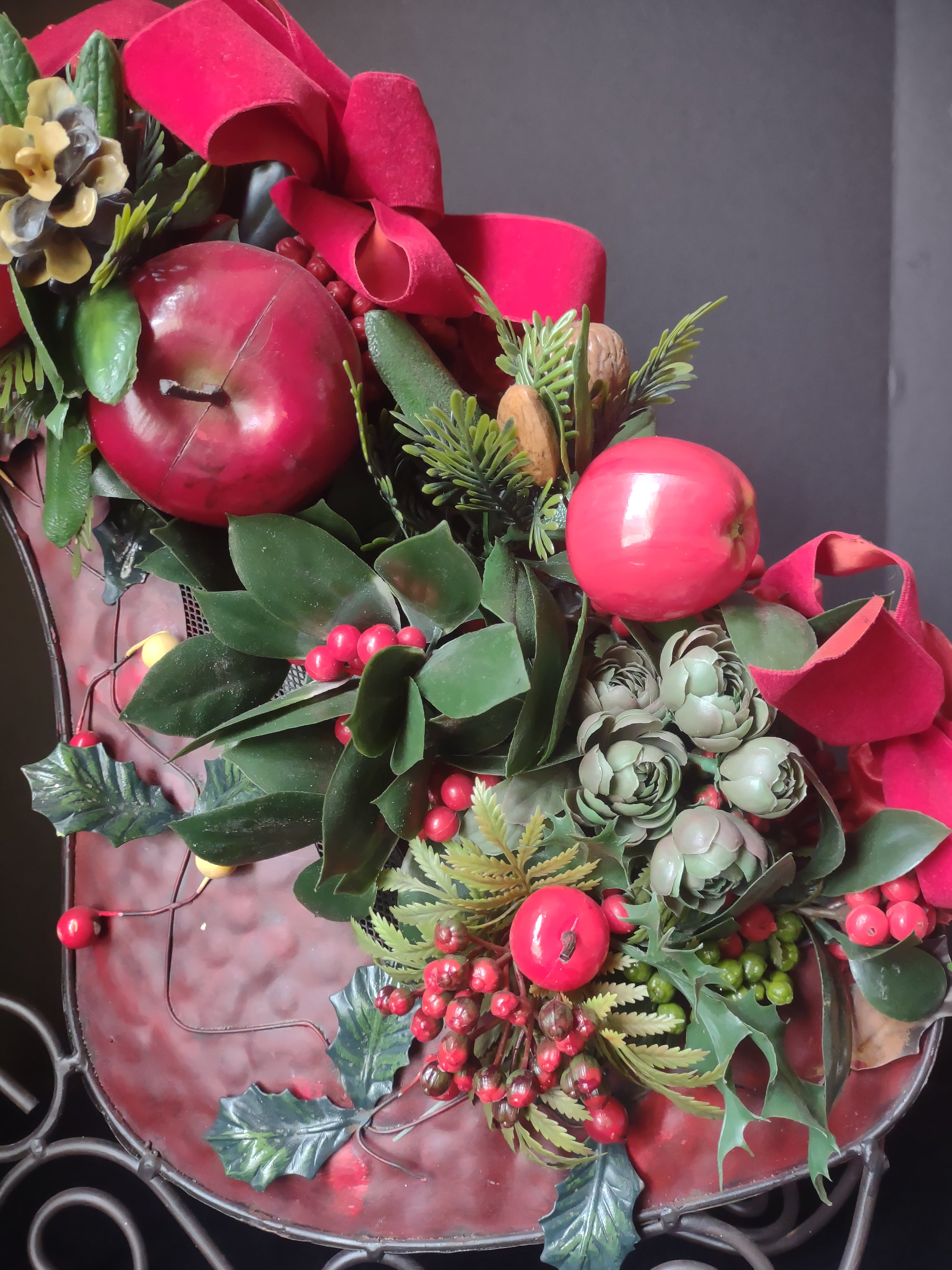 Christmas TabletopCenterpiece Decor Sleigh Apples Nuts Berries Pear (lot 1590)