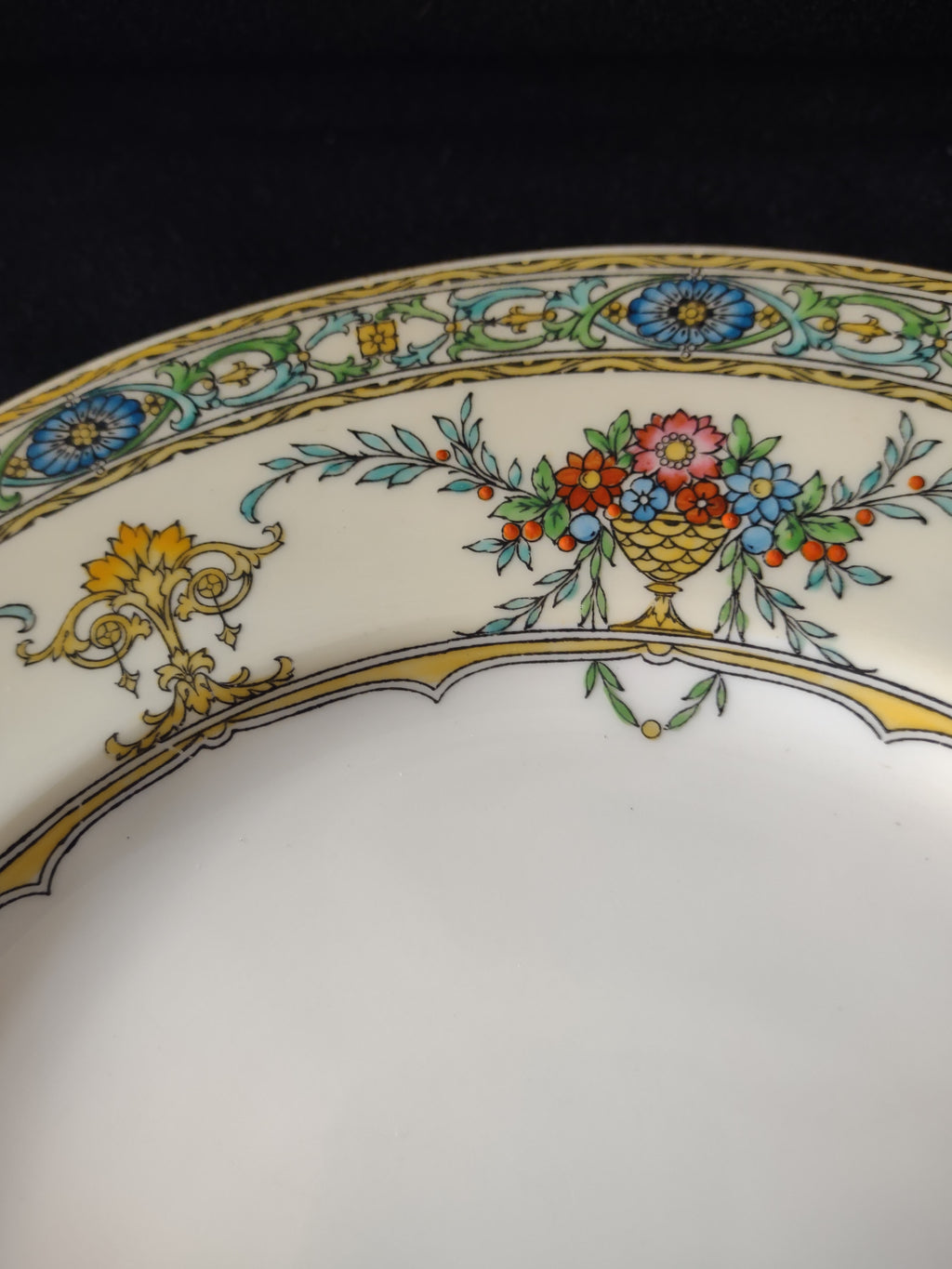 Vintage Minton Dinner Plate Bone China Floral Vase Green Scroll H3649 (Lot 5447)