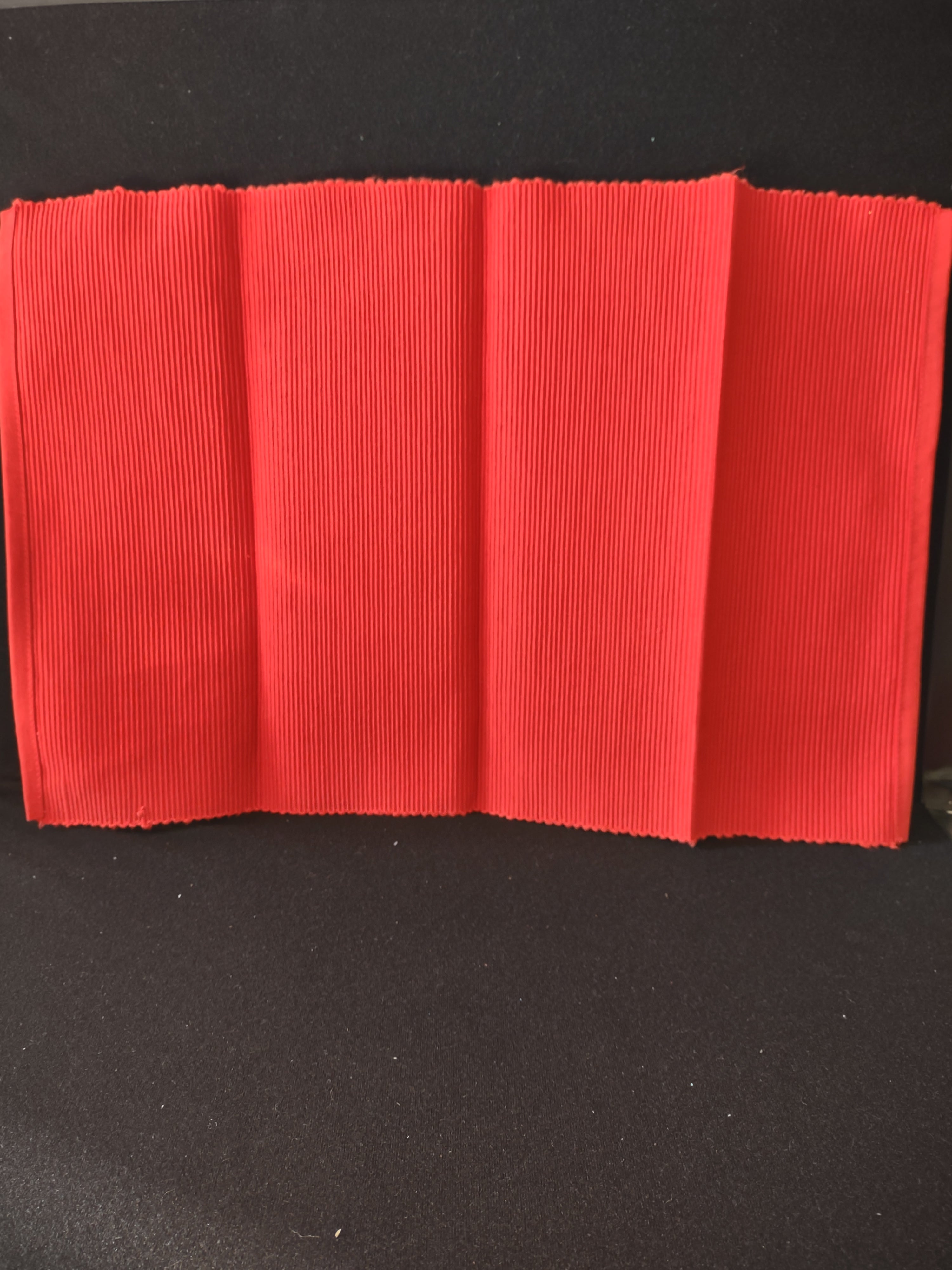 12 Days Of Christmas Lenox 20X13.5 Red Placemats 20X19 Napkins 4 Each (Lot 4317