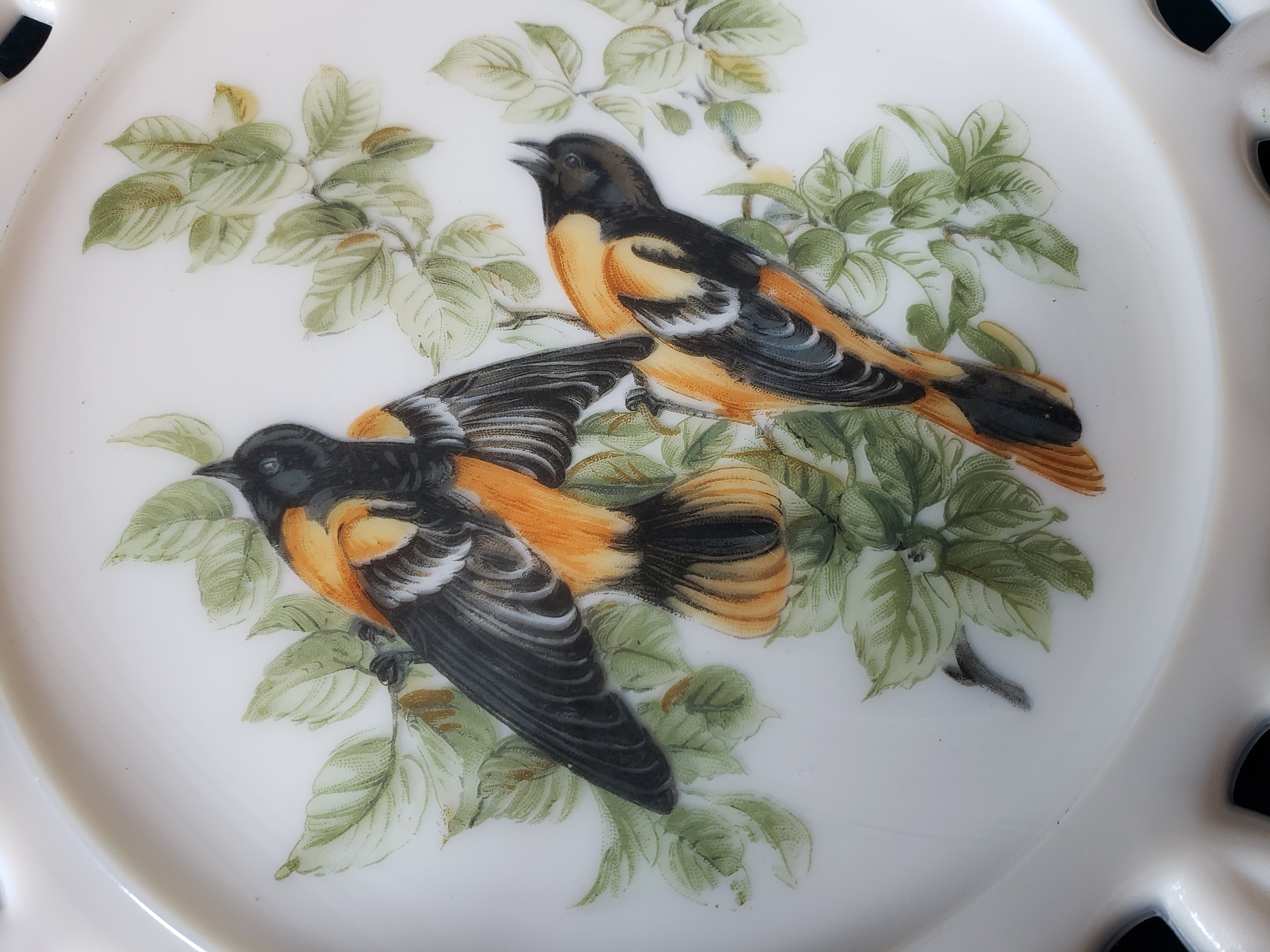 Vintage Kemple Birds Motif Milk Glass Wall Plate (lot 2190)