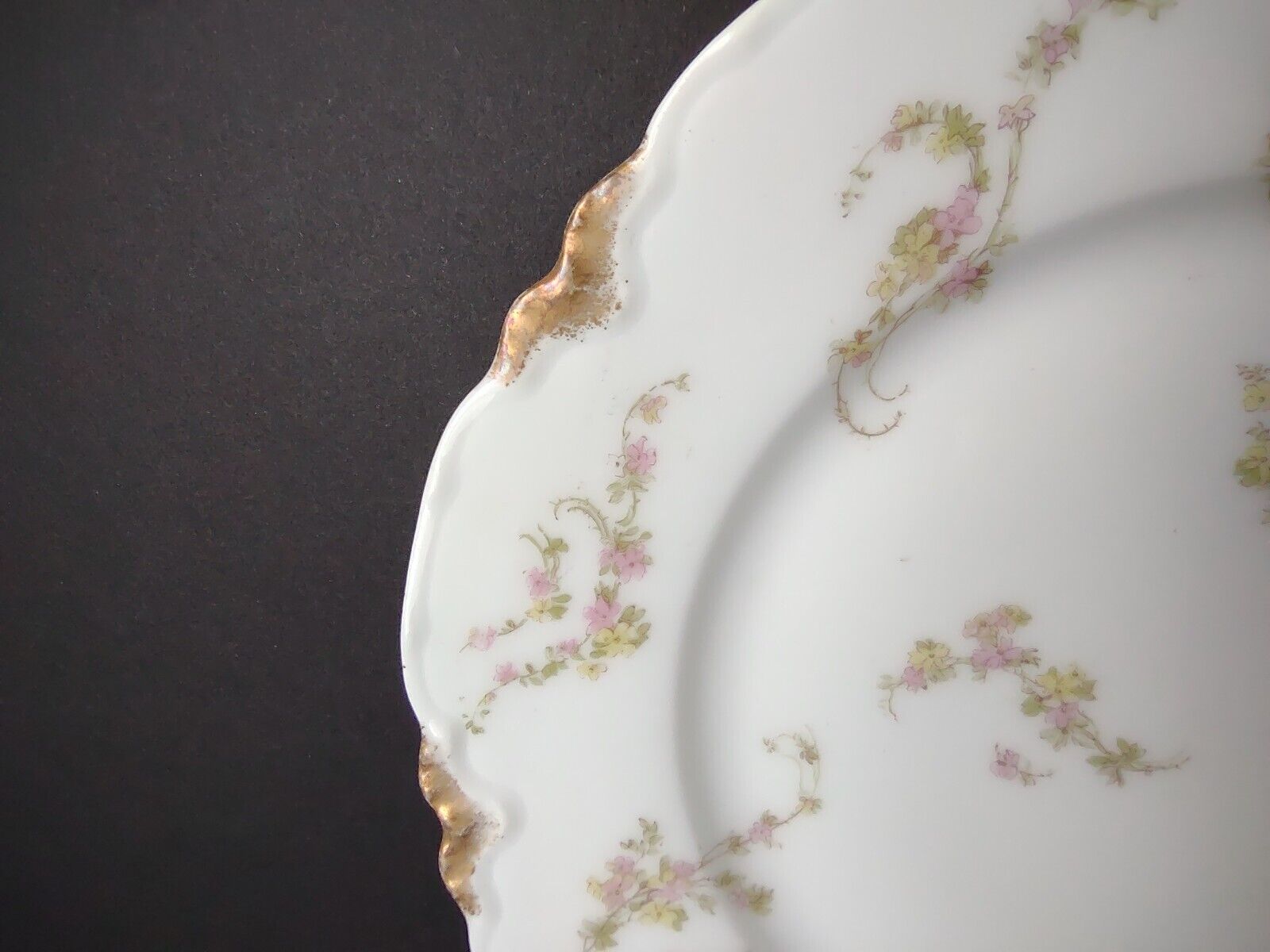 Haviland Limoges Roses Gold Trim Luncheon Salad Plate 8-1/2" (lot 359)