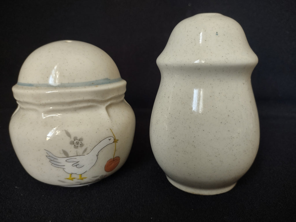 Vintage Marmalade Salt Pepper Shaker Geese Duck Cherry Apple Ribbon (lot 2845c)