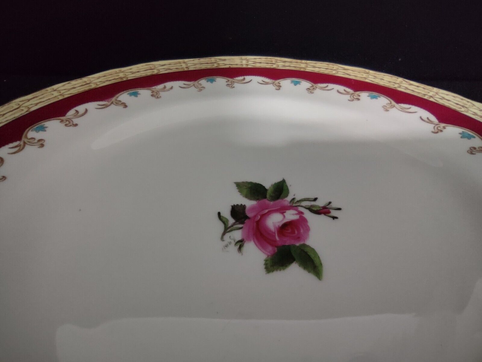 092 Vintage Royal Worcester KILDARE England Dinner Plate Red Rose 10-3/4"