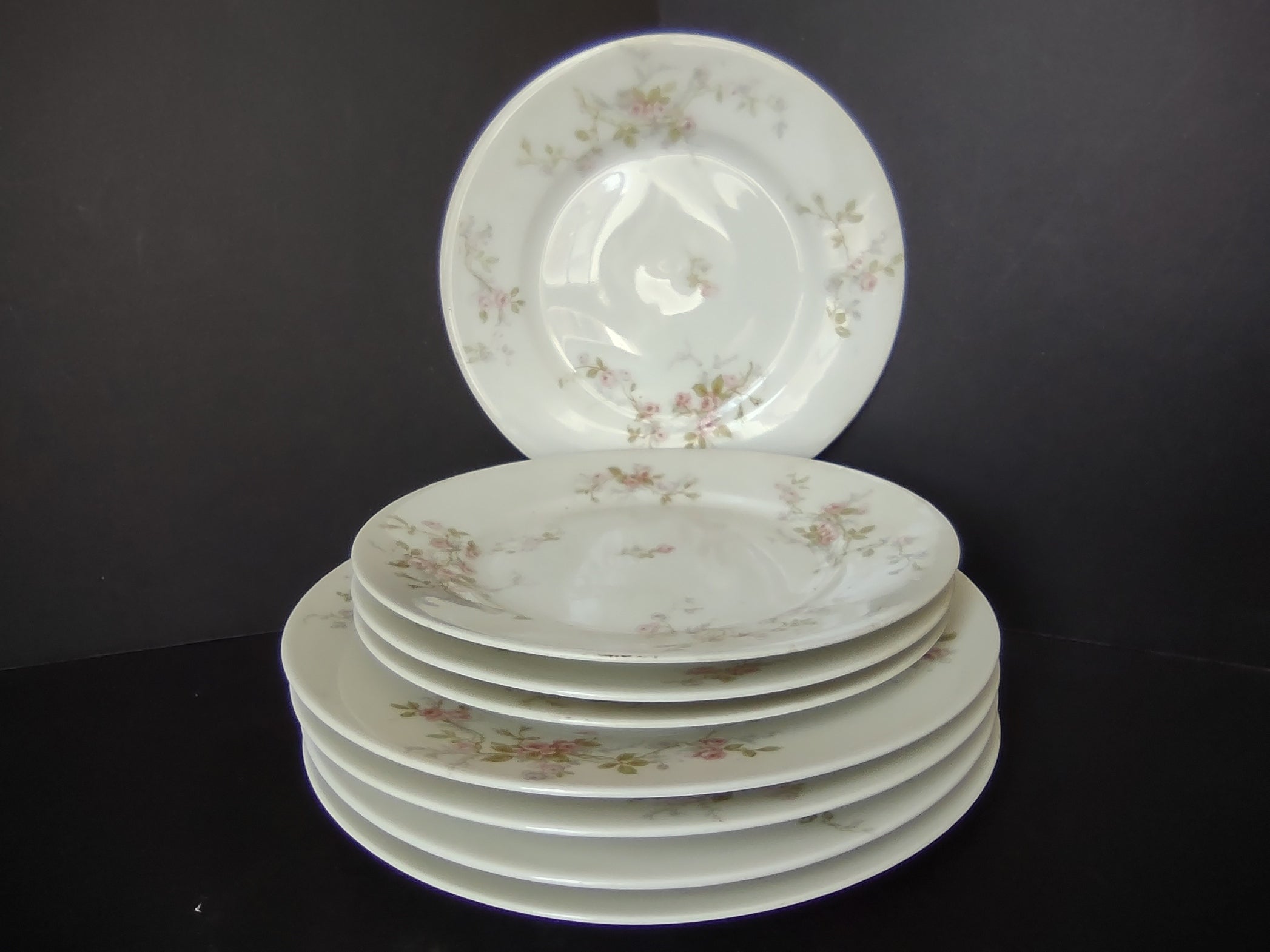 Haviland Limoges 4 x Salad/Dessert & 4 x Bread/Butter Plate Grey Moss (lot 919)