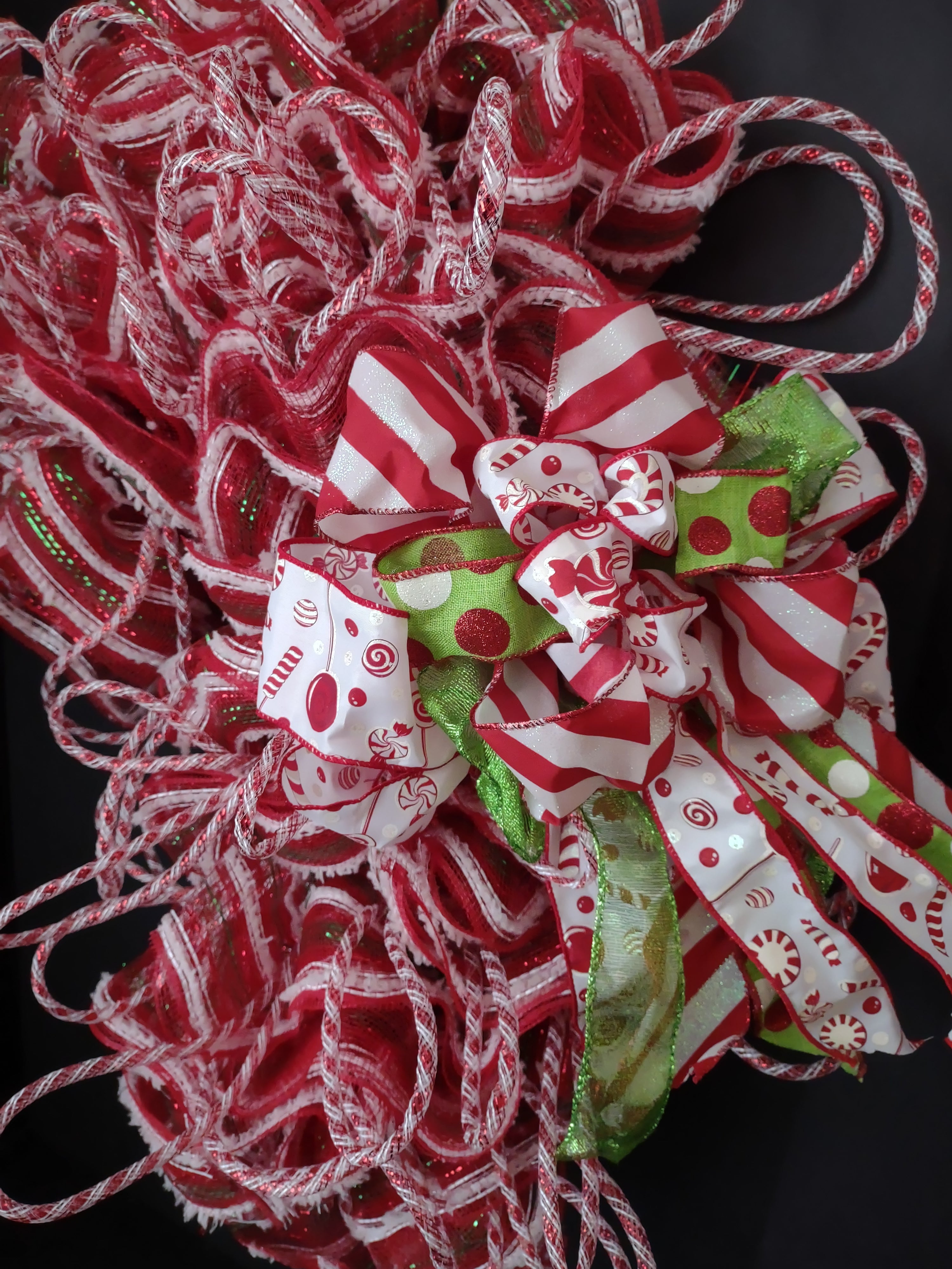 Christmas Mesh Ribbon Decor Candy Cane Wreath Handmade (lot 1410)