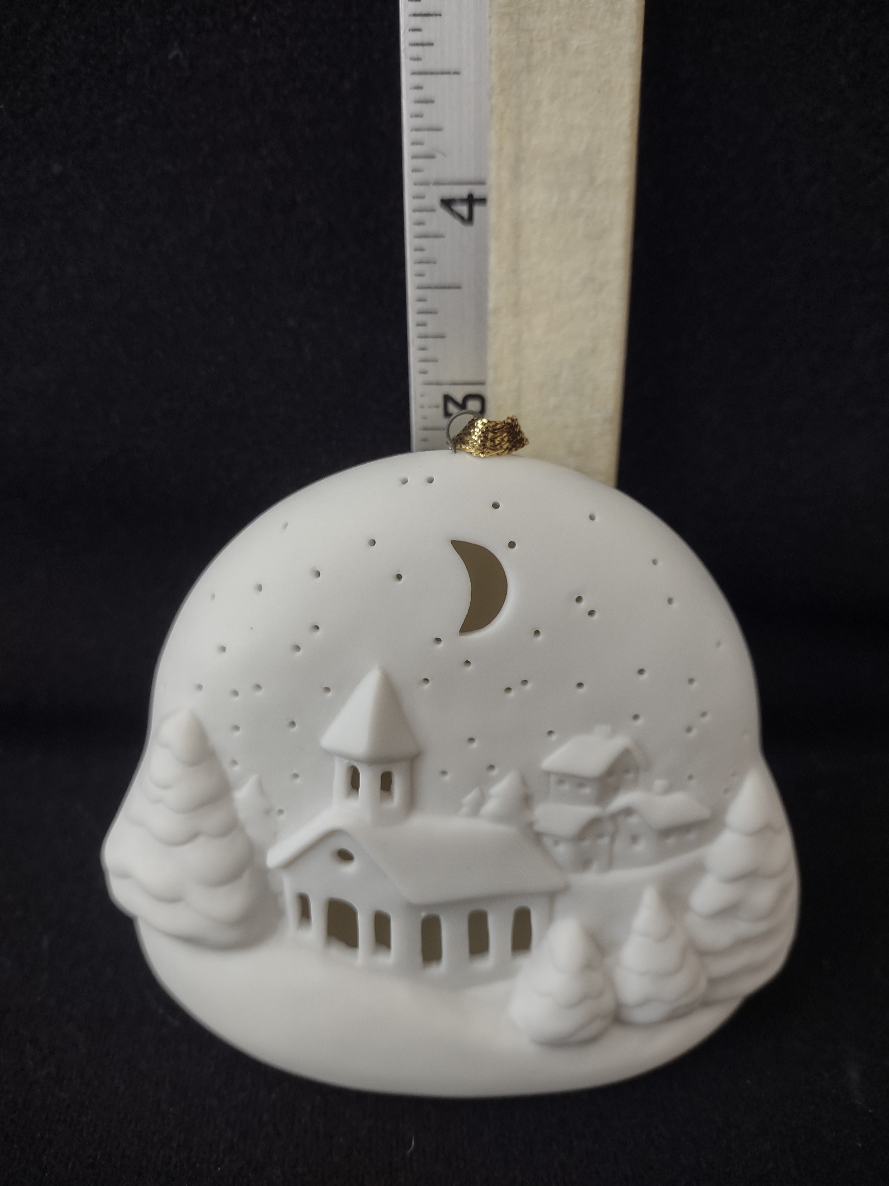 Vintage 1994 Hallmark Christmas Lighted Peaceful Village Ornament (Lot 4139)