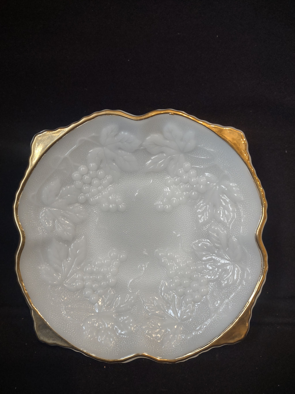 Vintage Milk Glass Grape Gold Trim Anchor Hocking Serving Platter (lot 2597c)