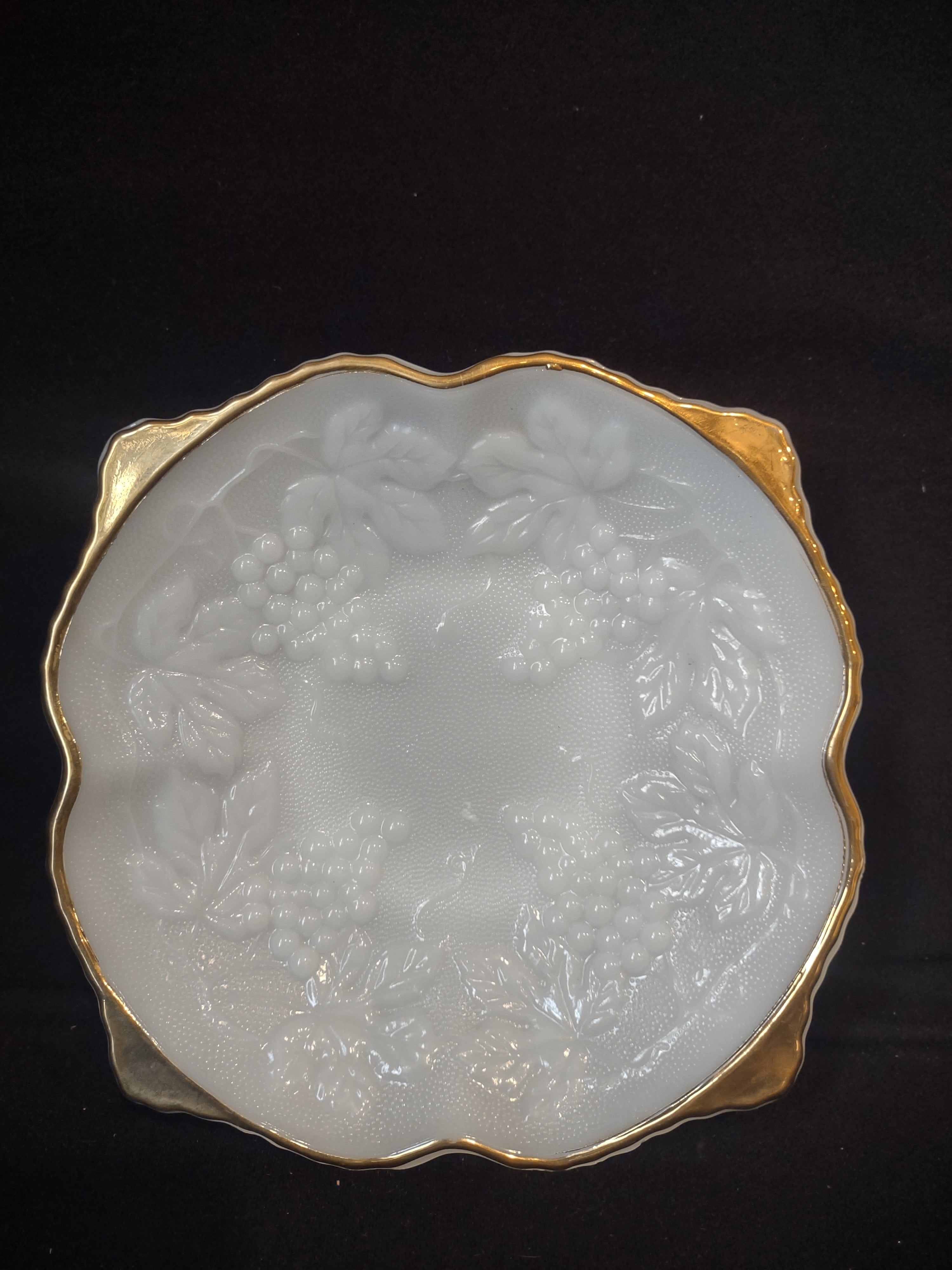 Vintage Milk Glass Grape Gold Trim Anchor Hocking Serving Platter (lot 2597c)