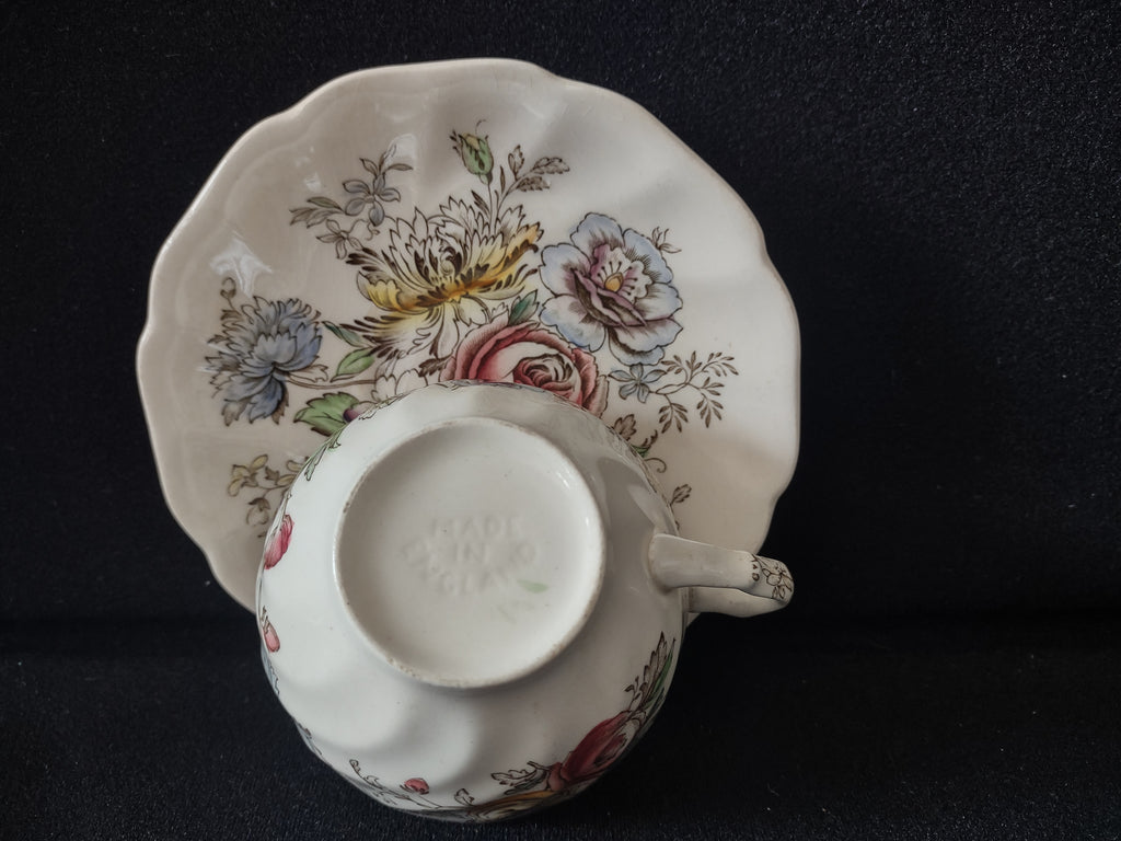 Vintage Johnson Bros Sheraton Ironstone England Teacup Saucer x 2 (lot 5619)