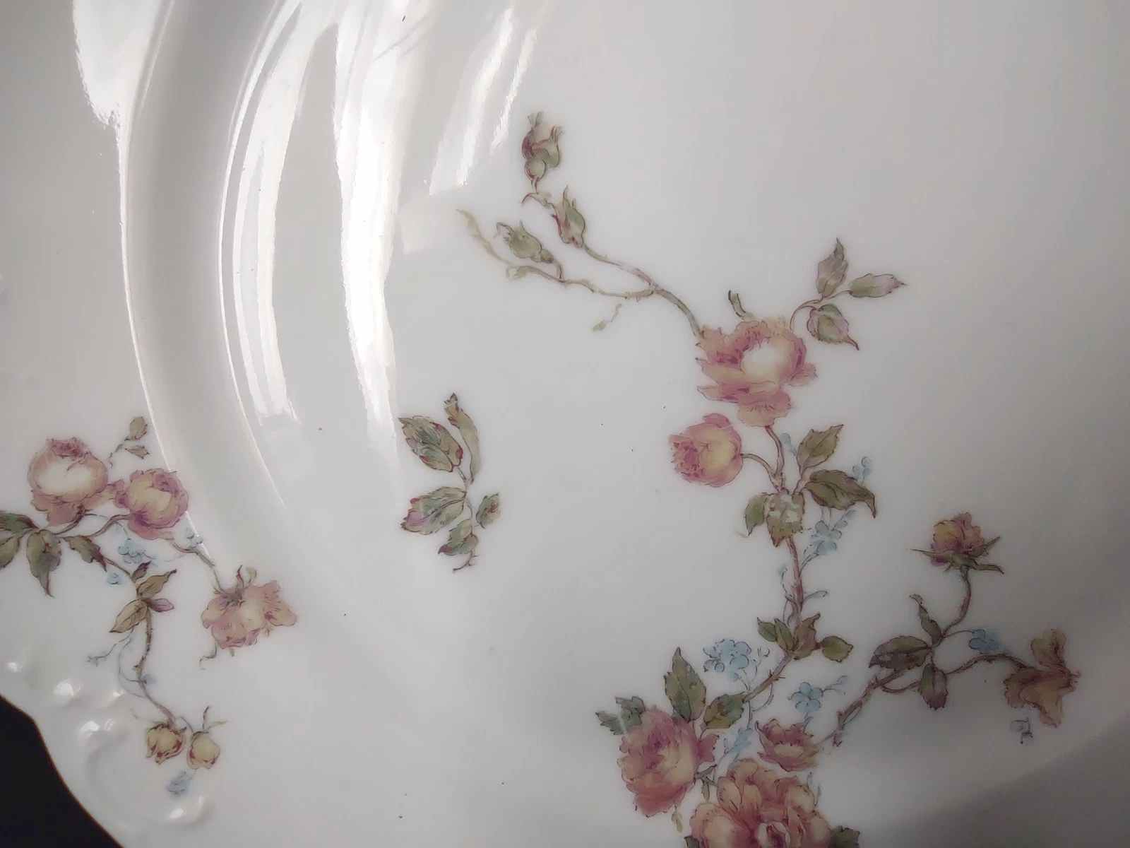 Antique French Cottage Haviland Limoges Red Rose Dinner Plate 9-1/2" (lot 956)