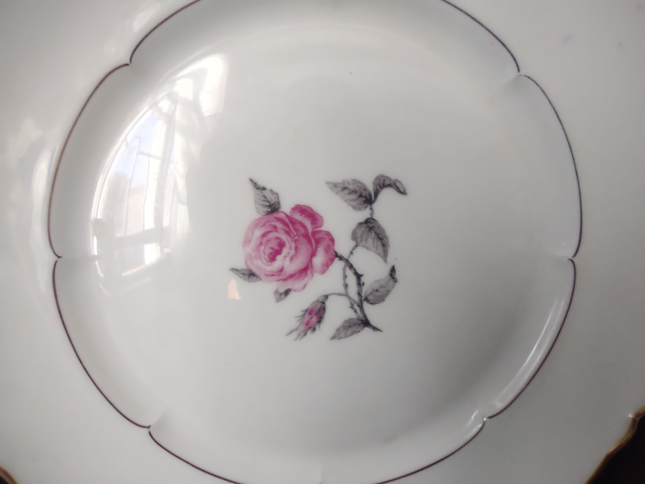 Haviland Limoges French Cottage Chic Bagatelle Rose Dinner Plate (lot 1123)