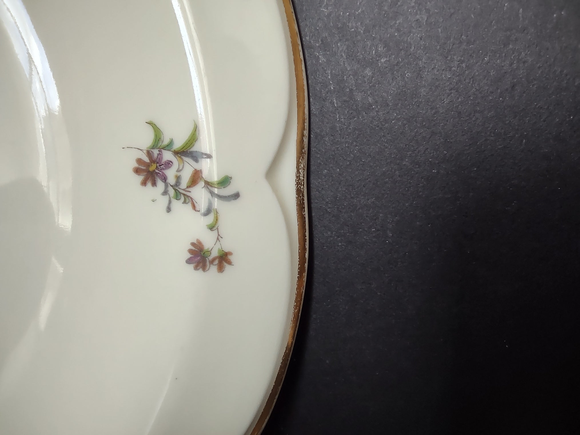 Haviland Limoges Dinner Plate Peony Flower Cream Color (lot 926)