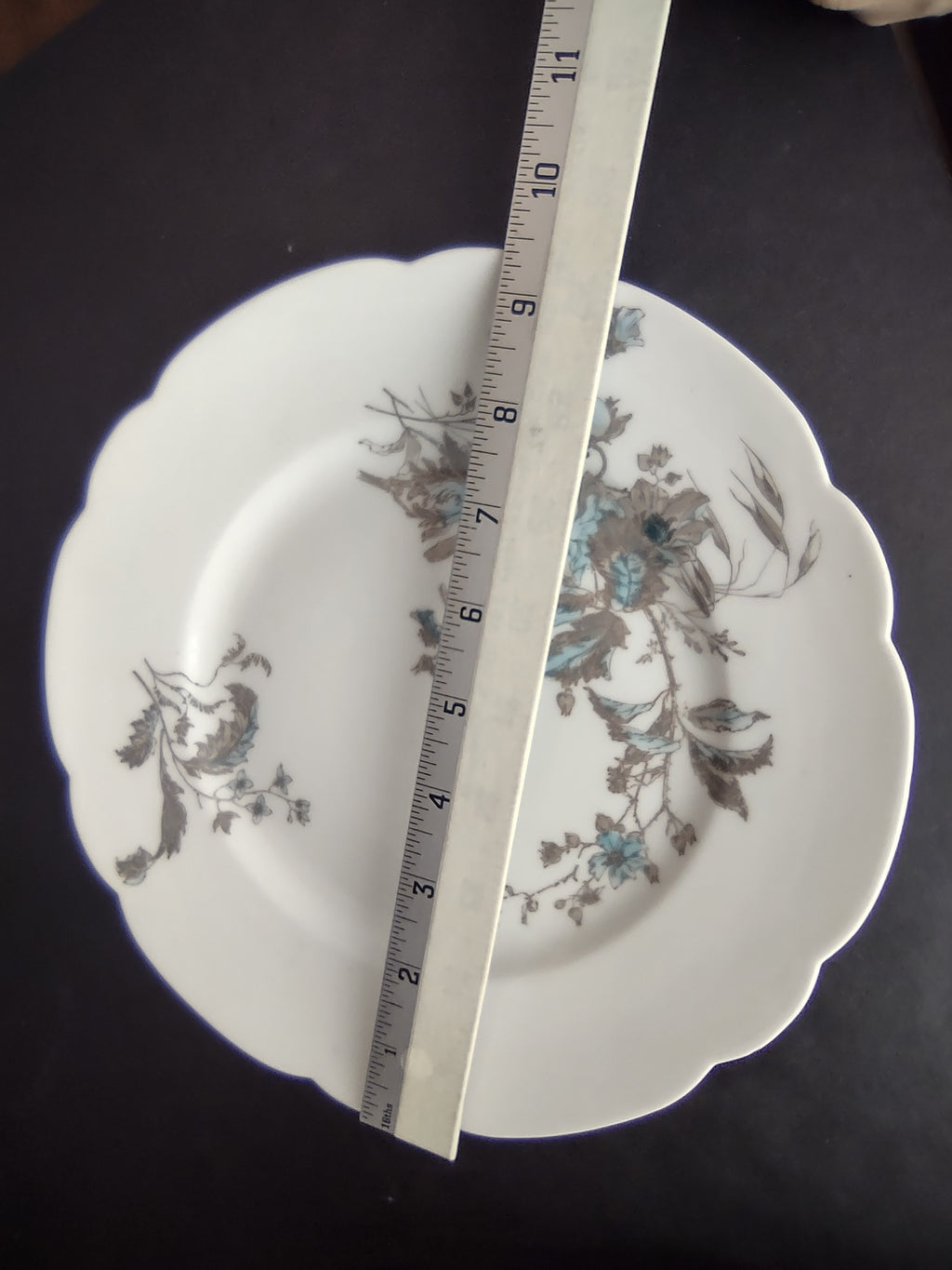 Antique Haviland Limoges Blue Flower Dinner Plate 9-1/2" (lot 959)