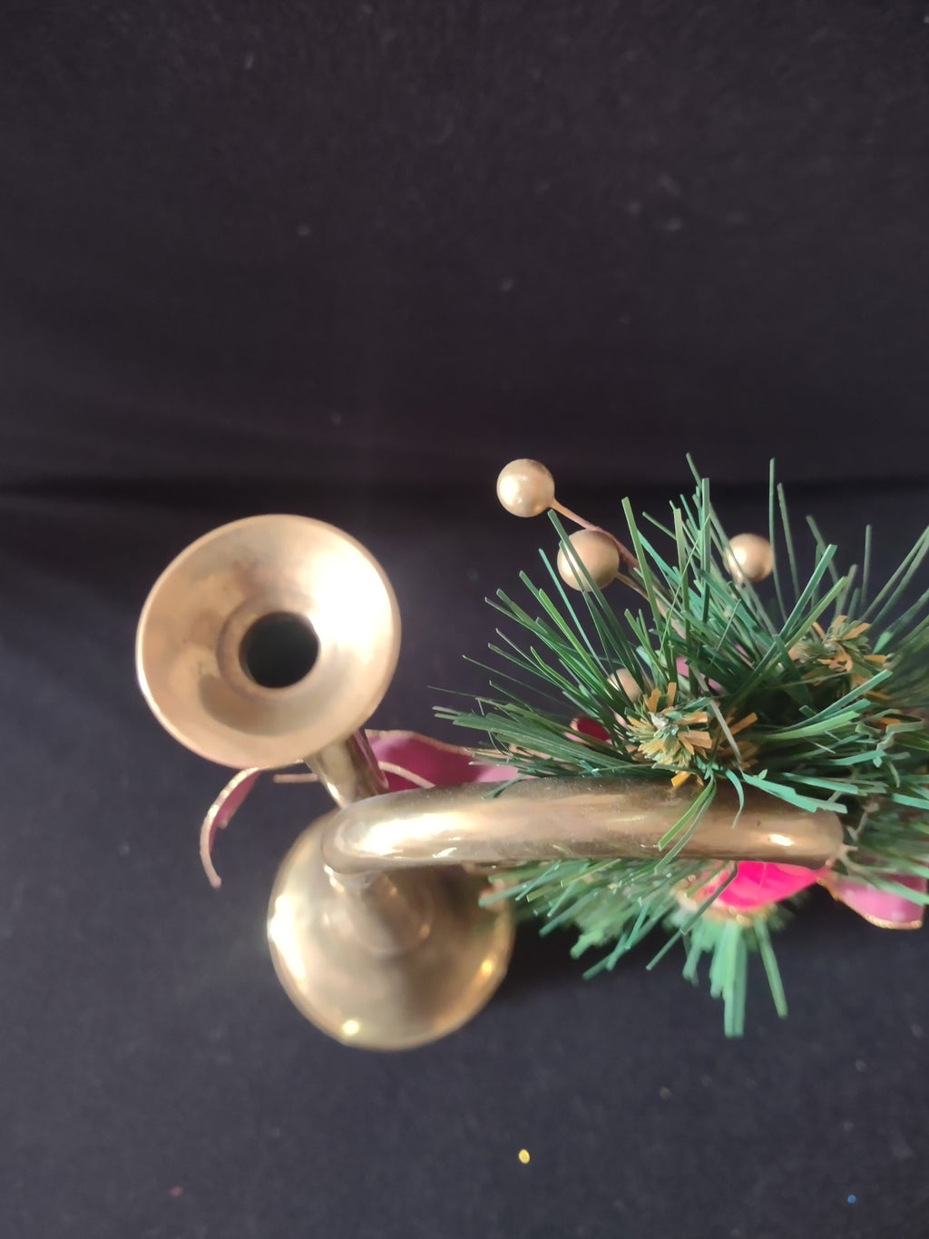 Christmas Brass French Horn Decoration Ribbon Gold Trim Greenery (Lot 4613)