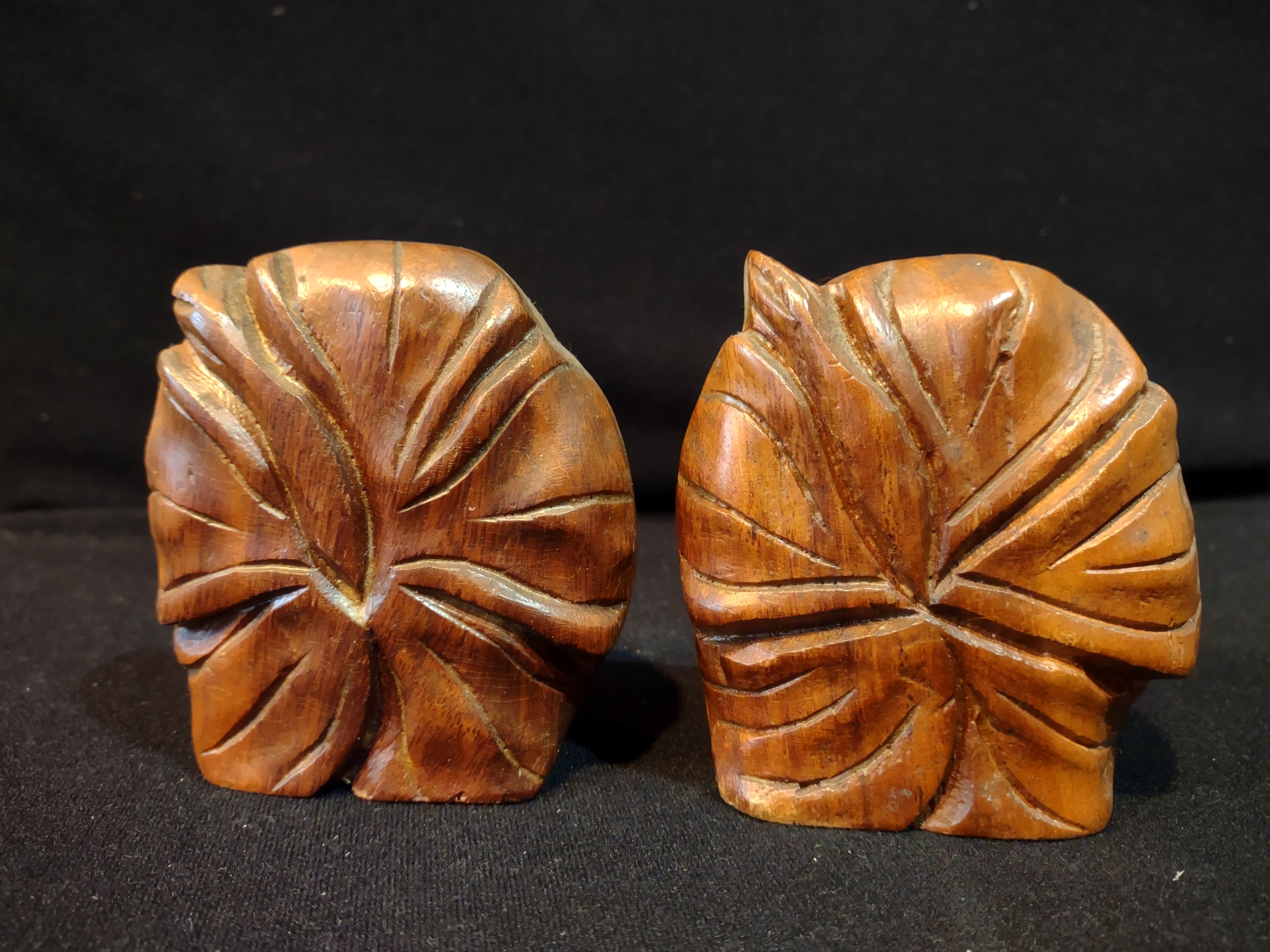 Vintage Philippines Wooden Carved Leaf Flower Salt and Pepper Shaker (lot 5380)