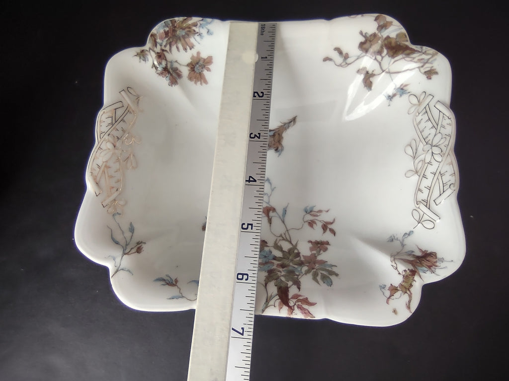 Depose Haviland Limoges Blue Flower Serving Bowl (lot 962)