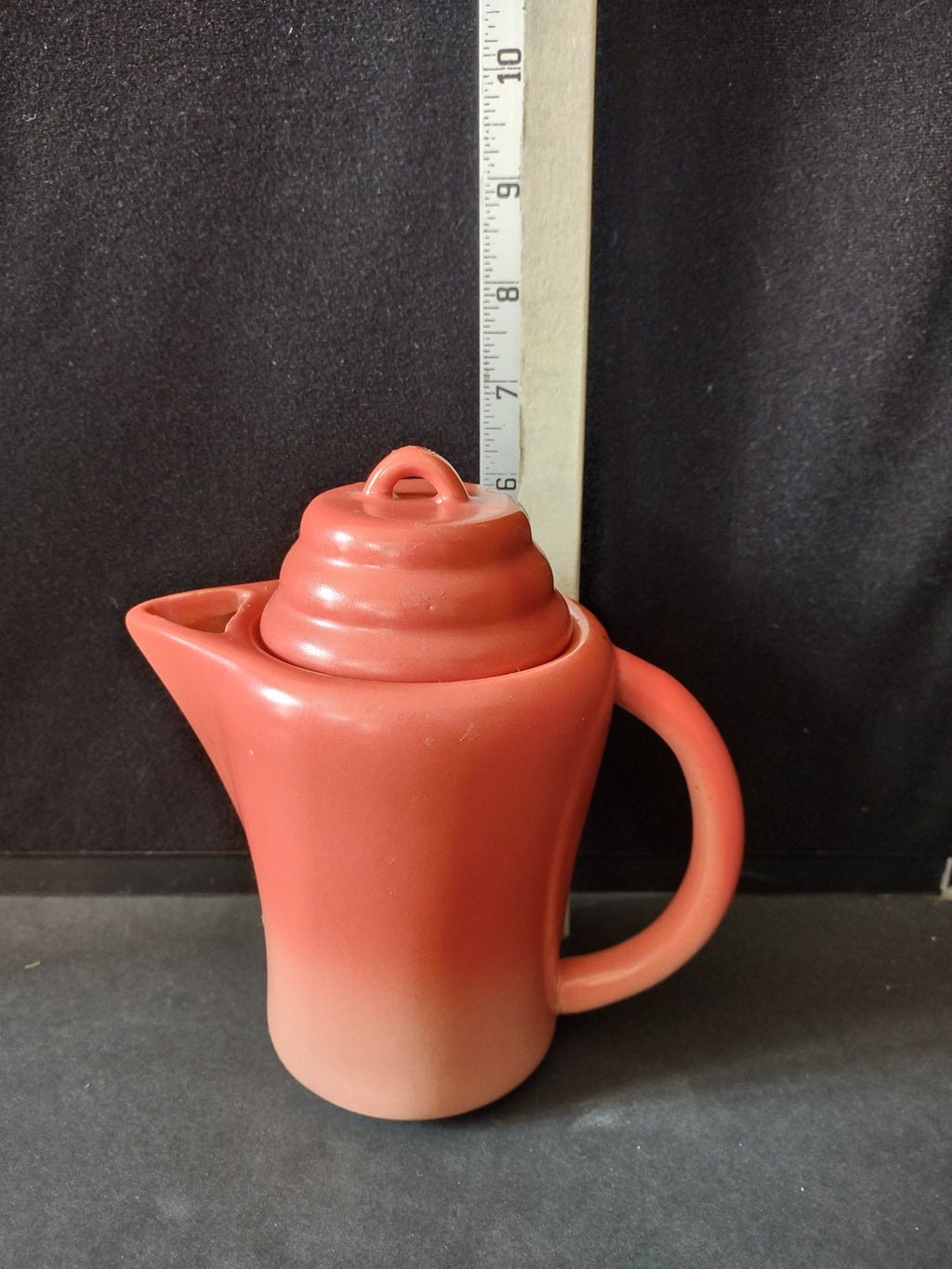 Ceramic Teapot Red Pink Ombre Beehive Lid Art Deco (Lot 5318)