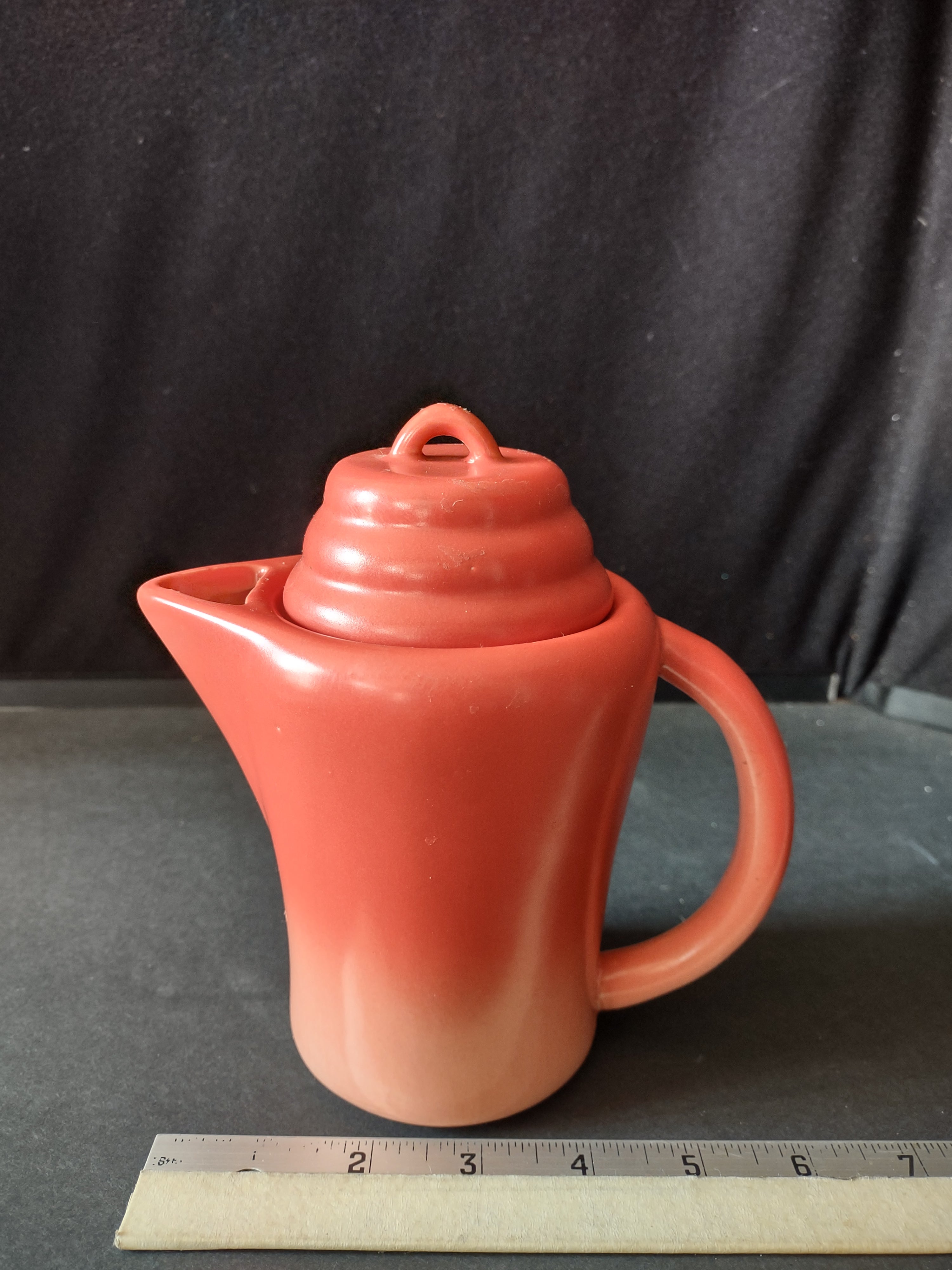 Ceramic Teapot Red Pink Ombre Beehive Lid Art Deco (Lot 5318)