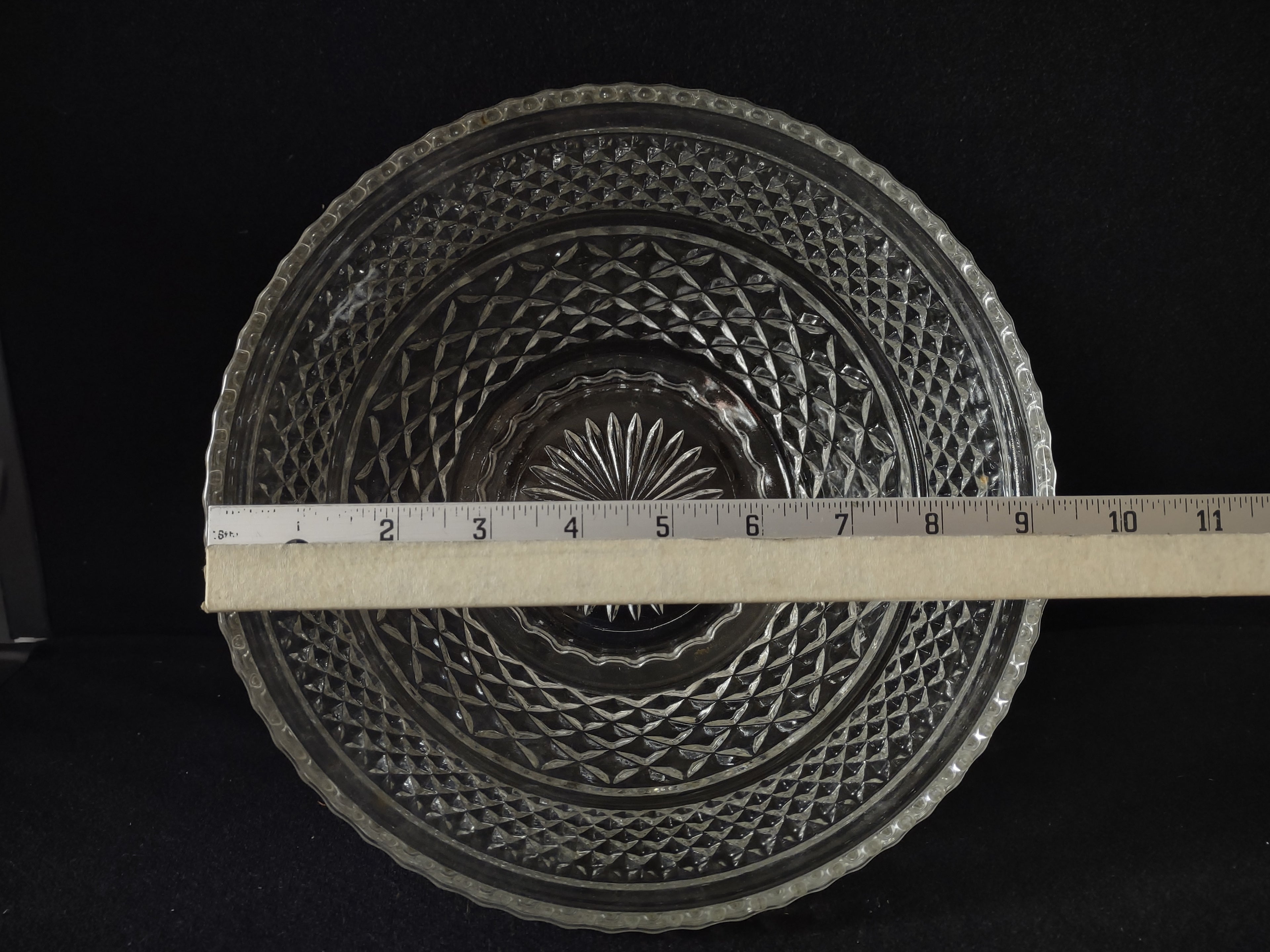 Wexford Anchor Hocking Large Glass Serving Bowl Diamond (lot 5147)