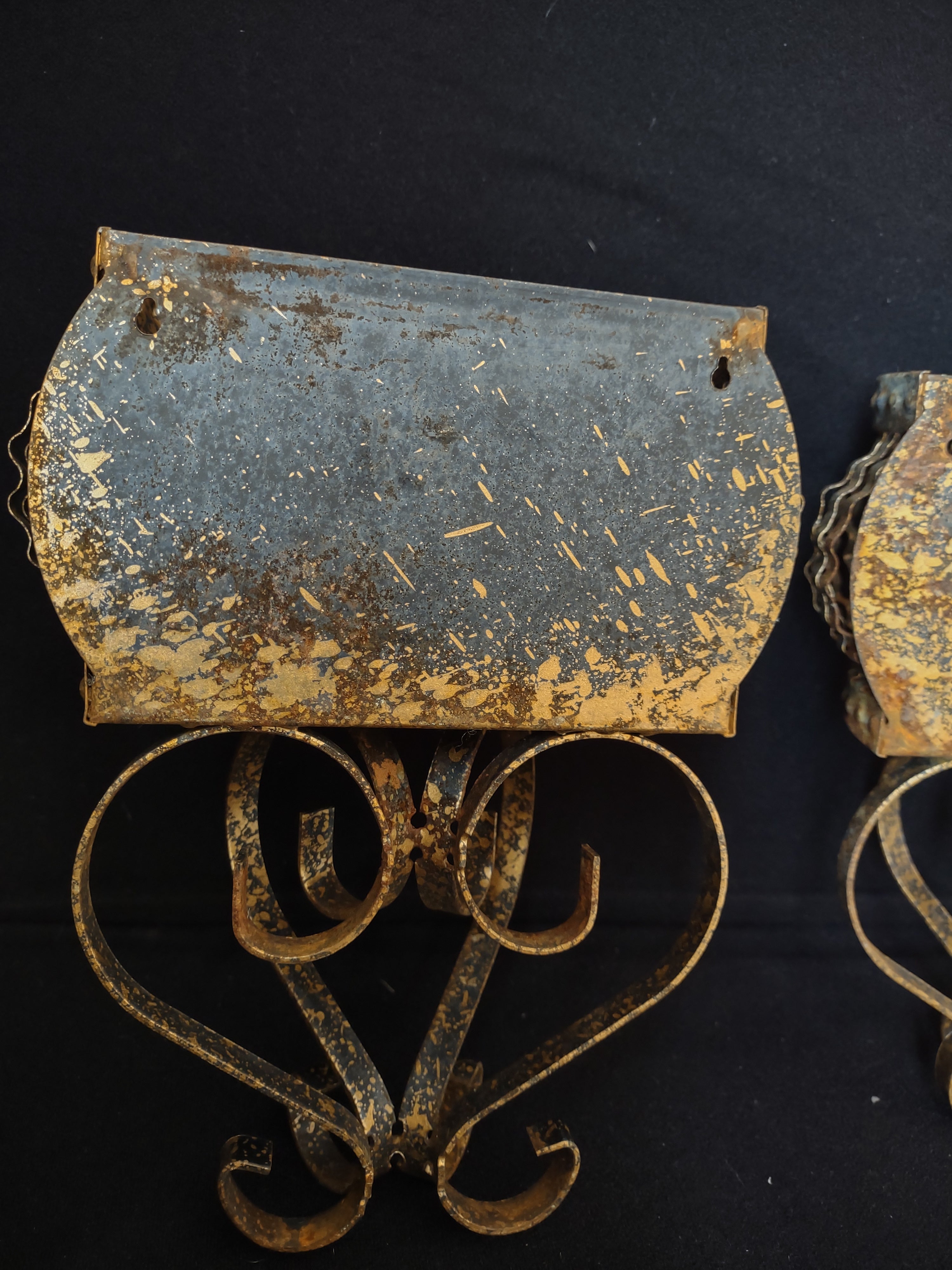 Gold Metal Wall Hanging Pocket Planter Home Interiors x 2 Some RUST (lot 2519c)
