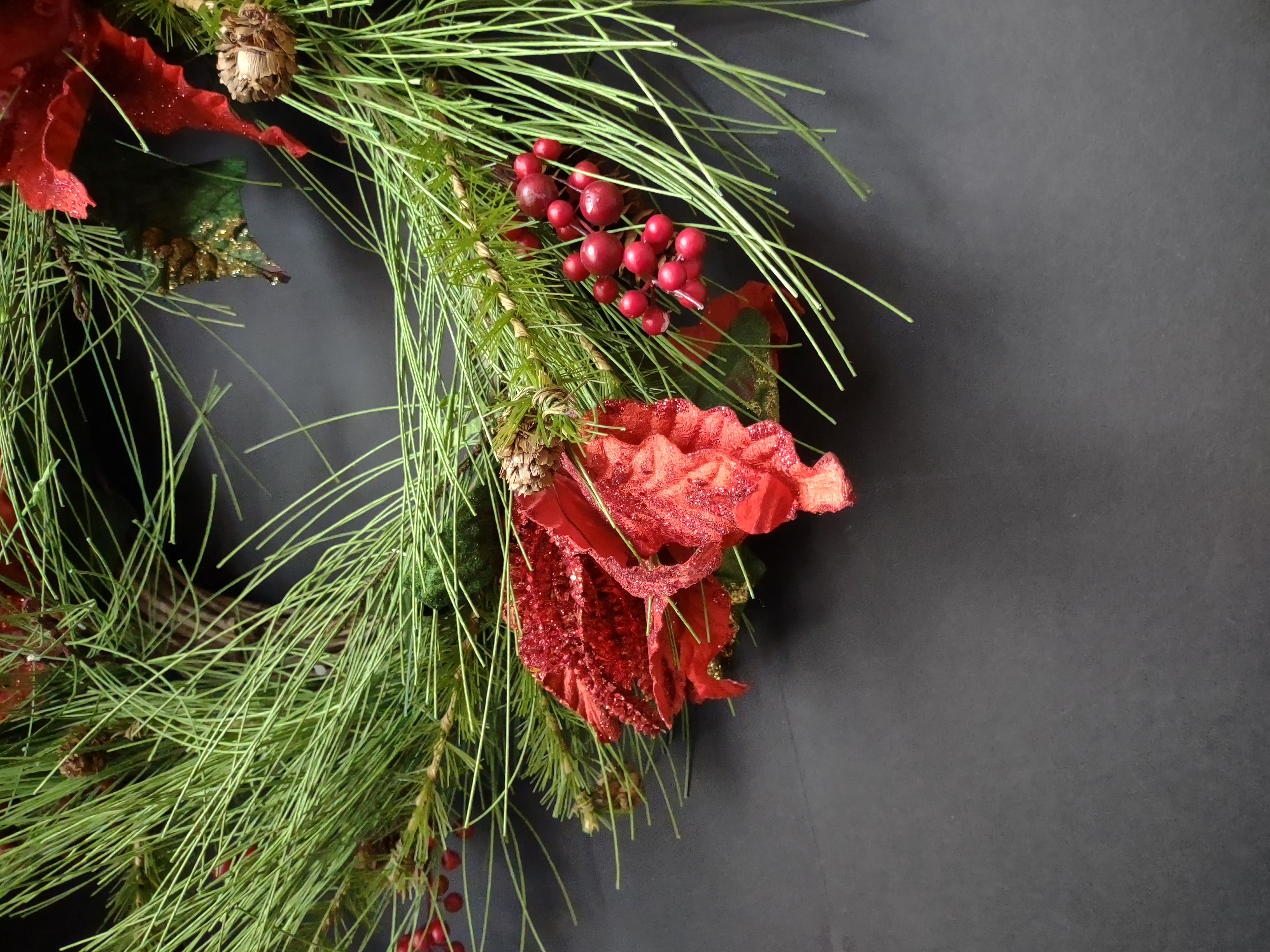 Vintage Christmas Artificial Pinecone Pine Poinsettia Wreath 20" (lot 3330)