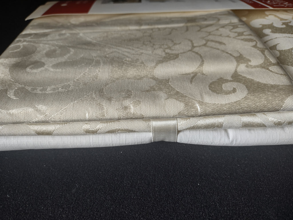 Ivory Table Round 70" Tablecloth Vinyl Table Pad 6 Coordinating Napkins lot 1743