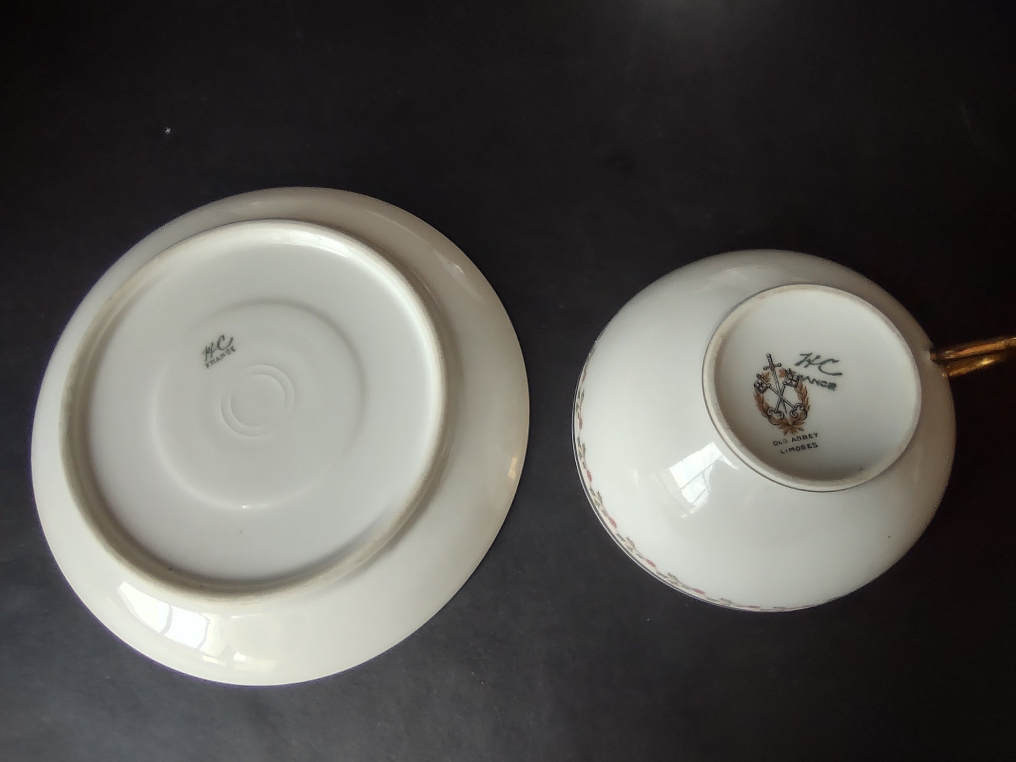 Old Abbey France Limoges 3 x Tea Cup & Saucer Clover Gold Trim (lot 865)