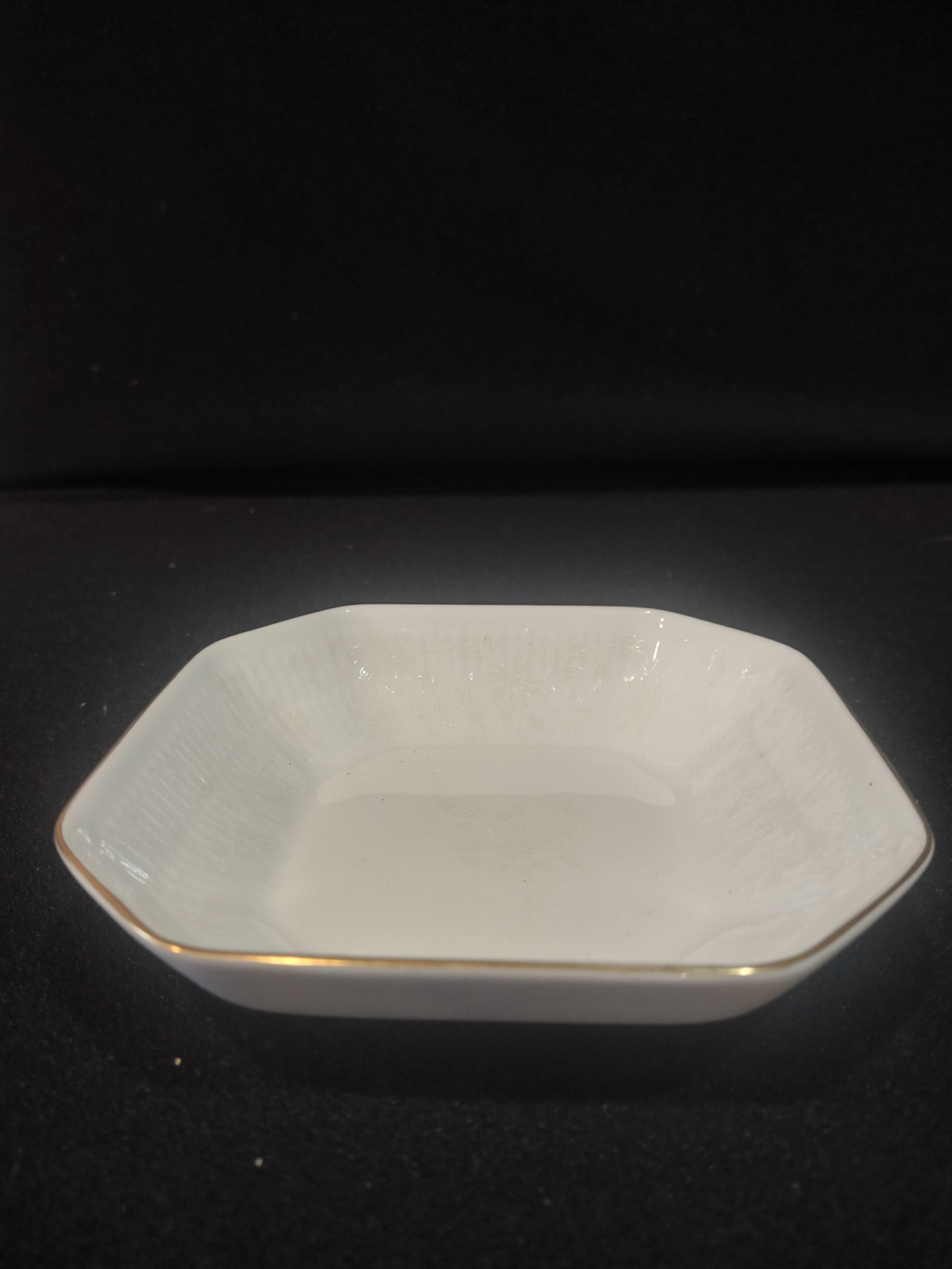 Vintage Minton White Paisley Bone China Square Nut Dish (Lot 5505)