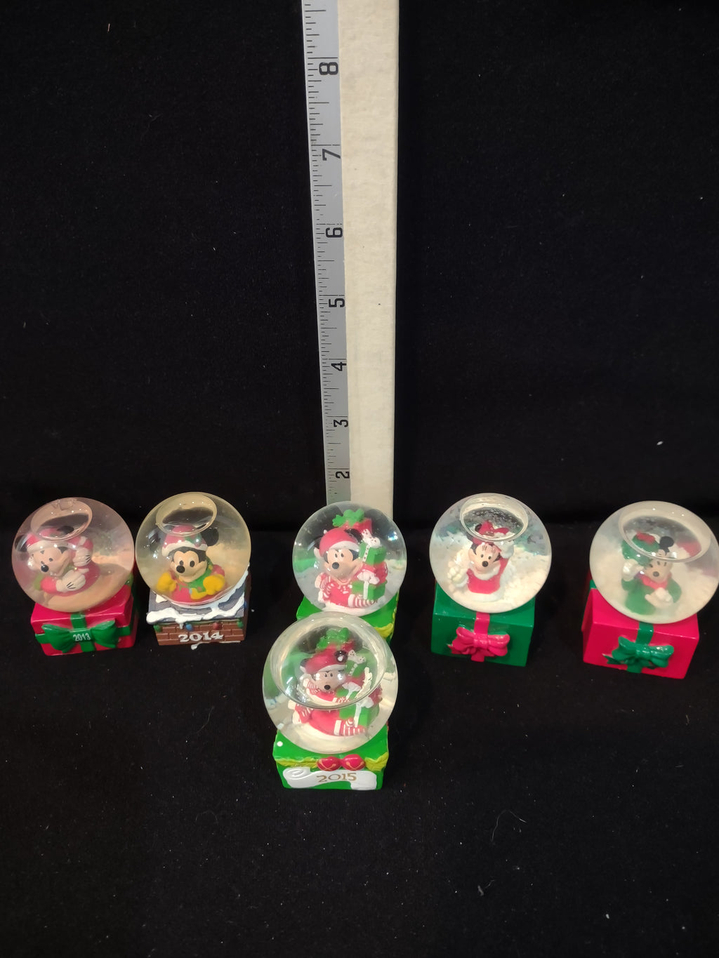 Disney Mickey Minnie Christmas 11 Snow Globes (Lot 4007)