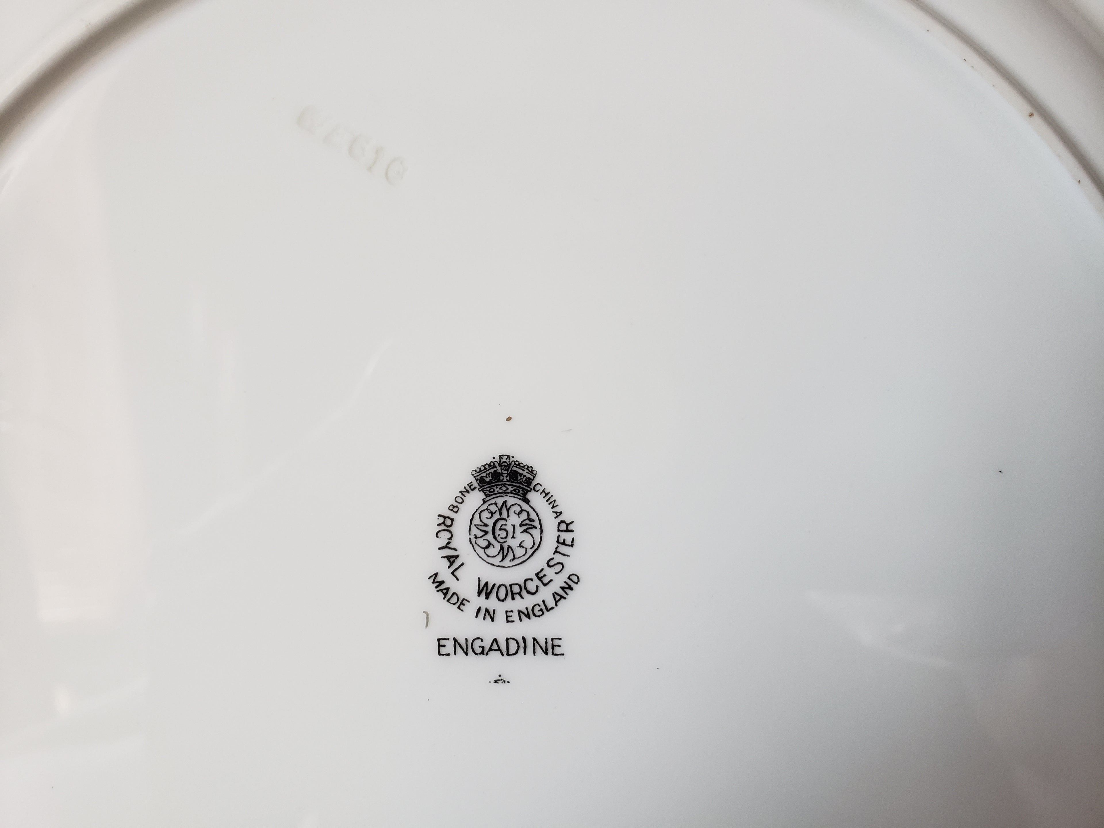 Vintage Royal Worcester Engadine Dinner Plate 10-1/2" (lot 2130)