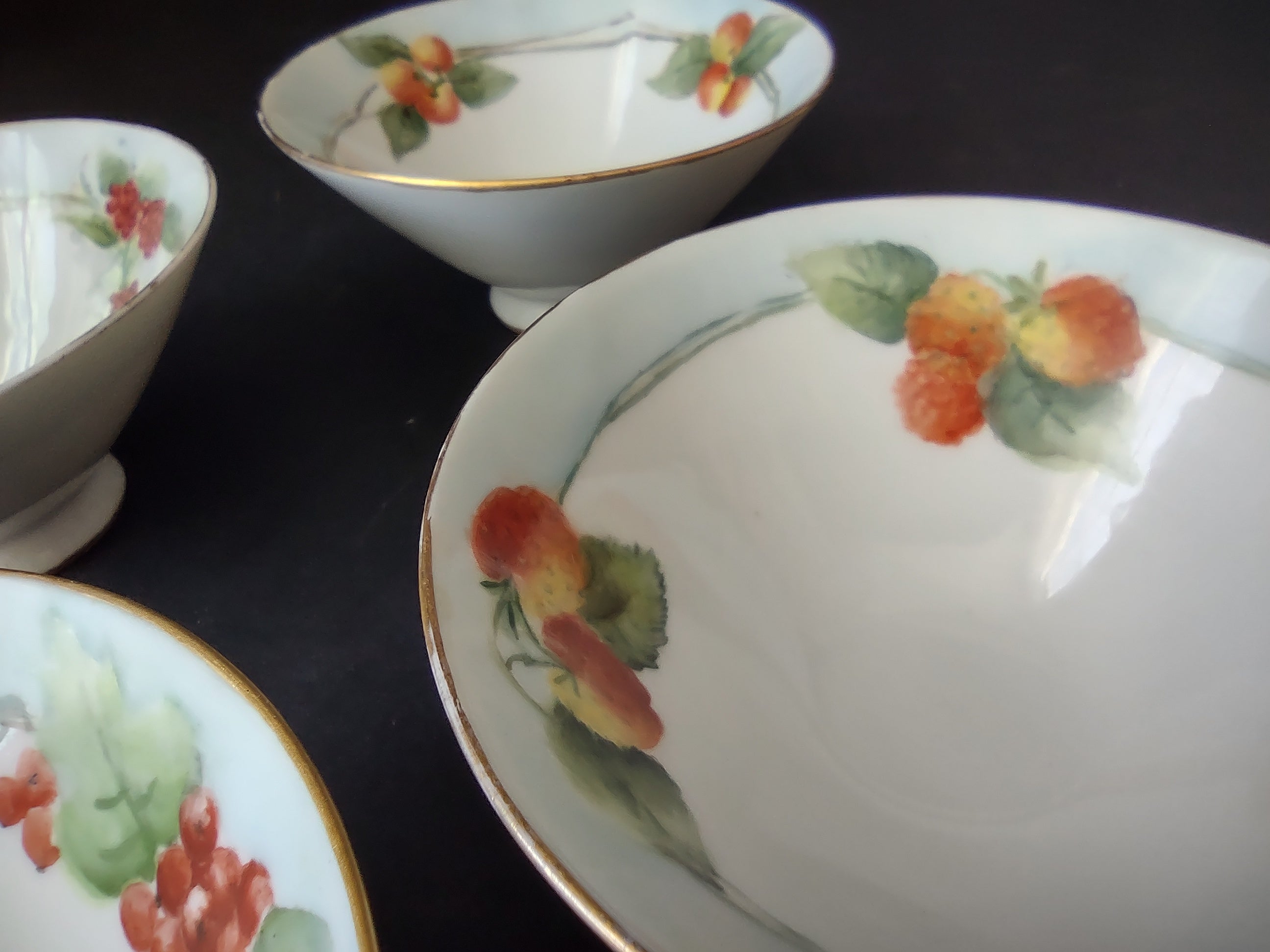 French Cottage Chic Set of 4 Dessert Footed Bowls Orange Red Fruit (lot 1096)