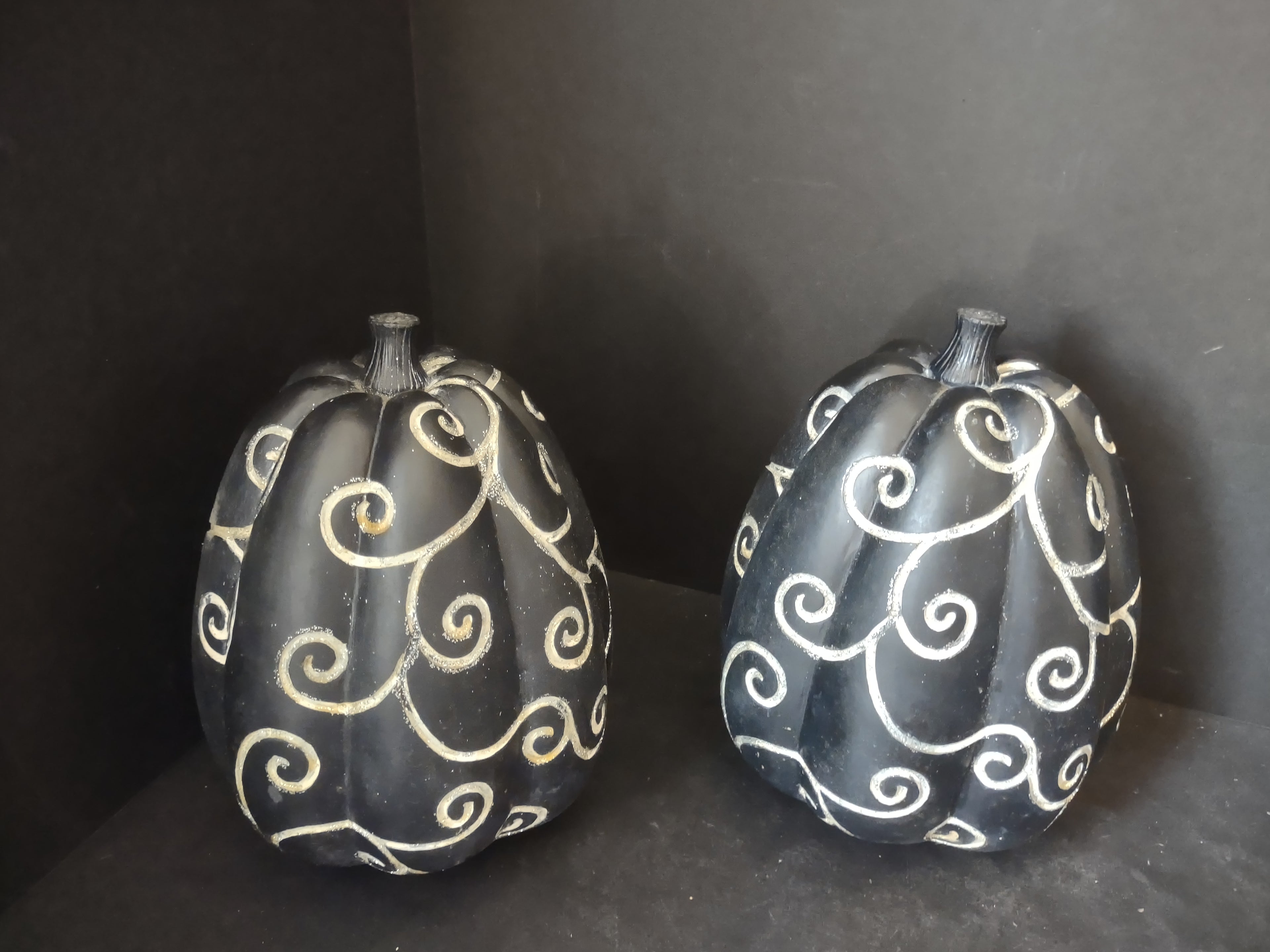 Halloween Black Pumpkin x 2 Silver Scroll Design 8" Polyresin (lot 3000j)