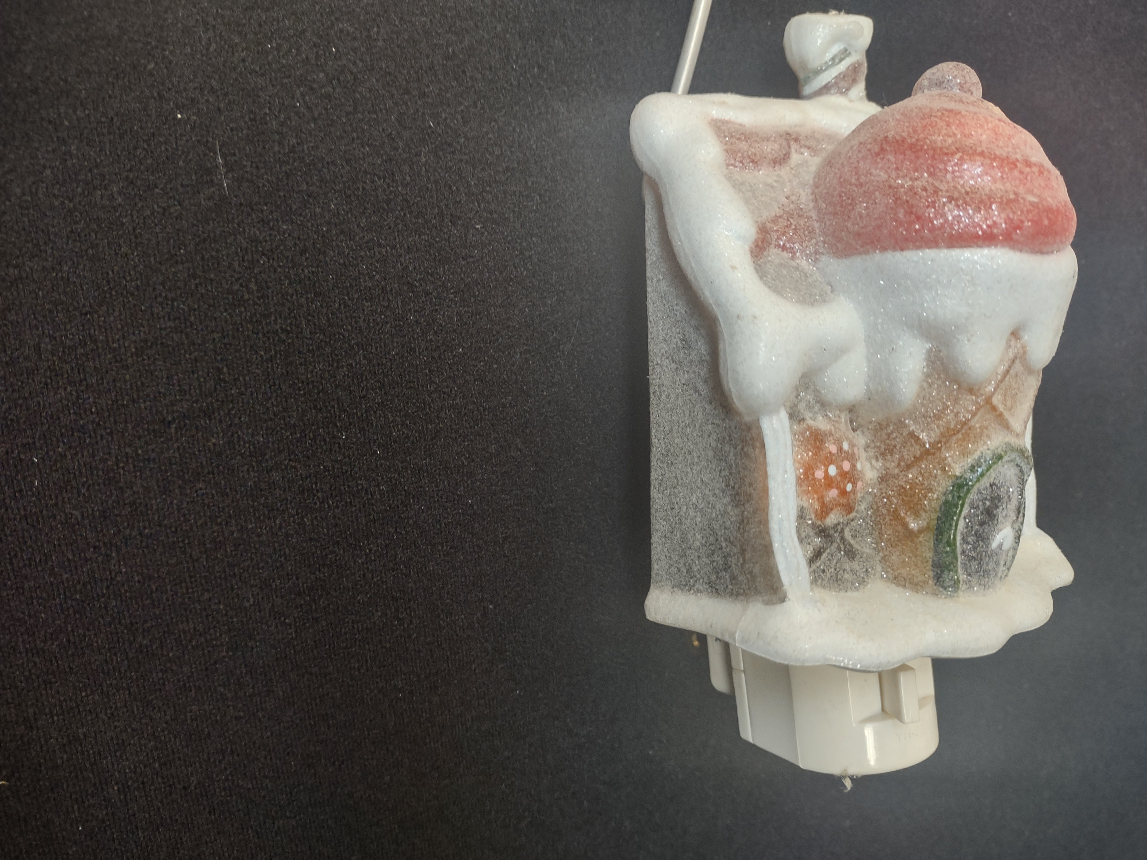 Christmas Night Light Frosted Ice Cream Cone (lot 1704)