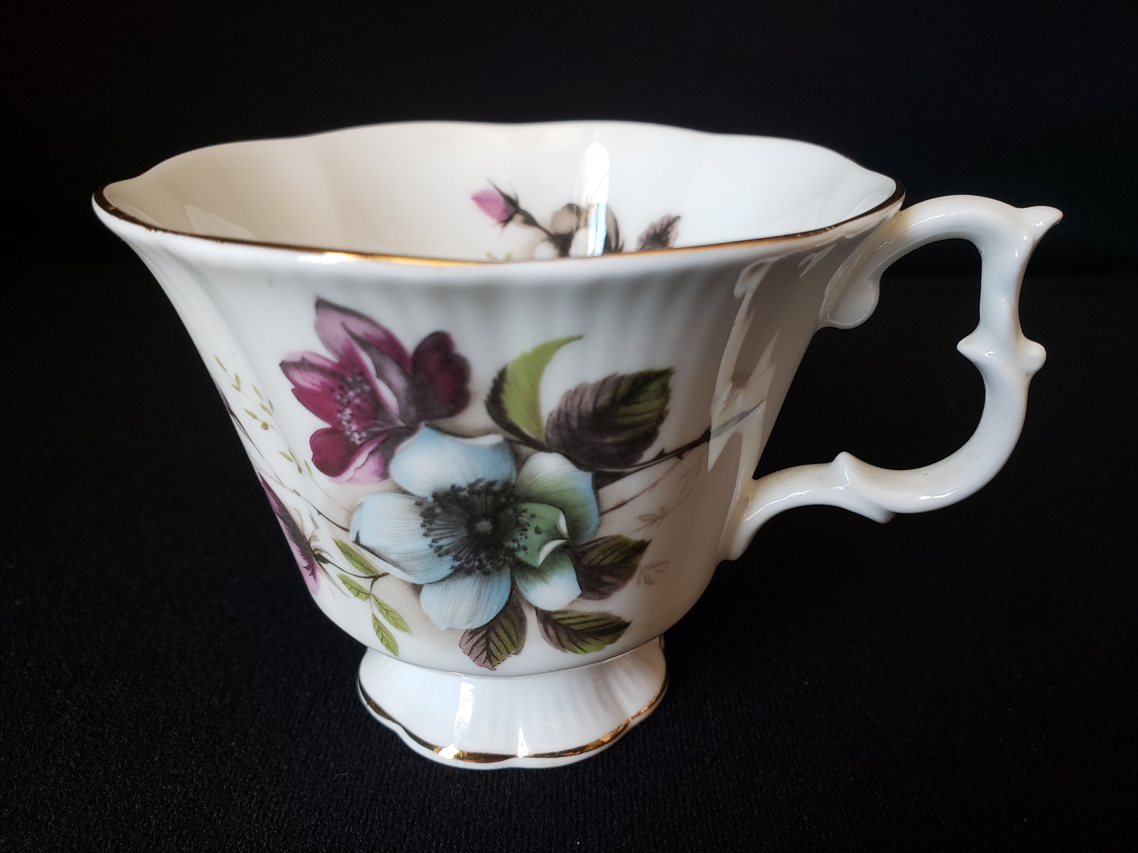 Vintage Royal Albert Magnolia Tea Cup ONLY (lot 2035)