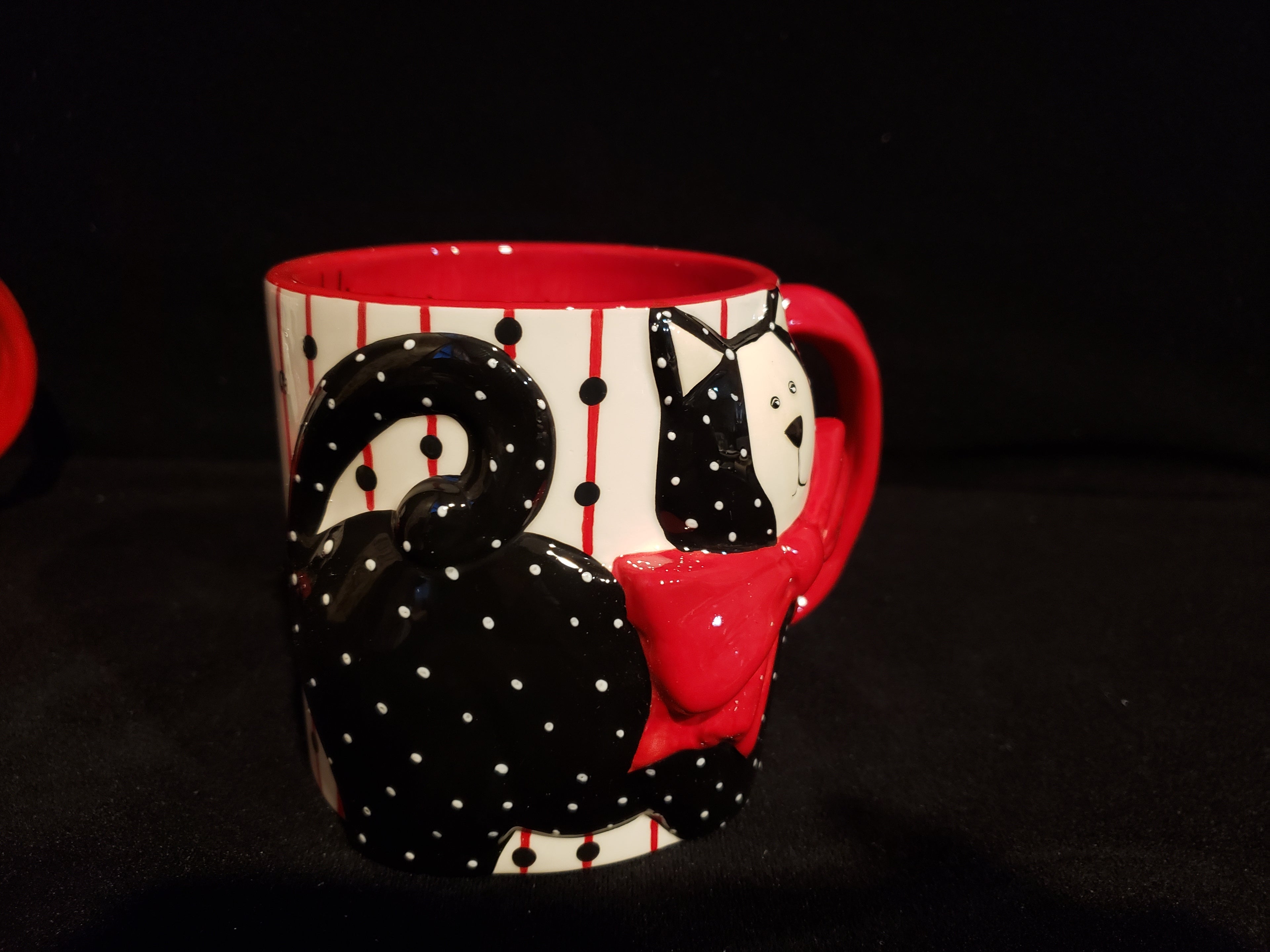 Boyds Home 3 D Red White Black Kitty Mugs set of 4 (lot 2386)