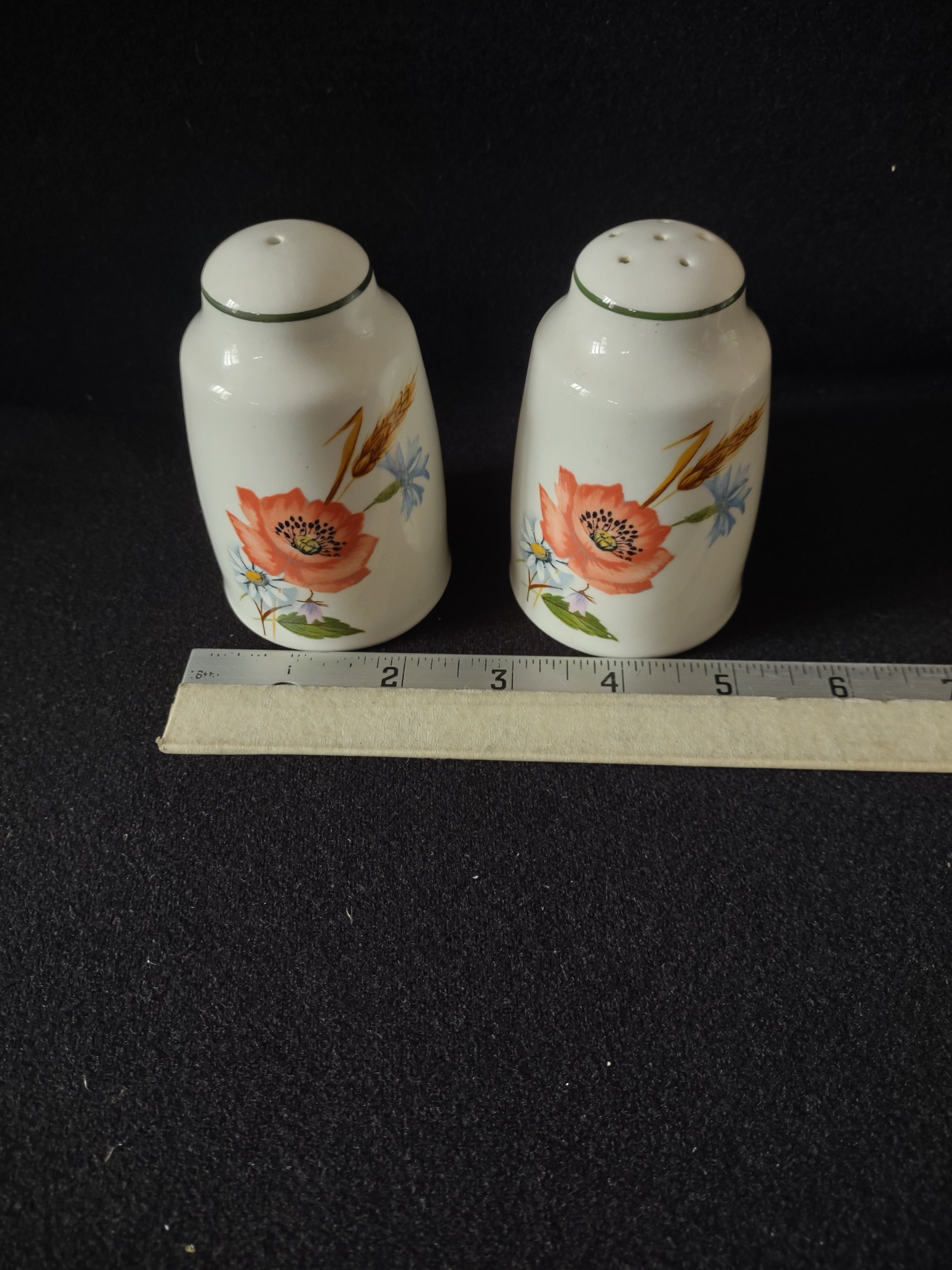 Vintage Salt Pepper Shakers Wild Poppy Wheat (Lot 5236)