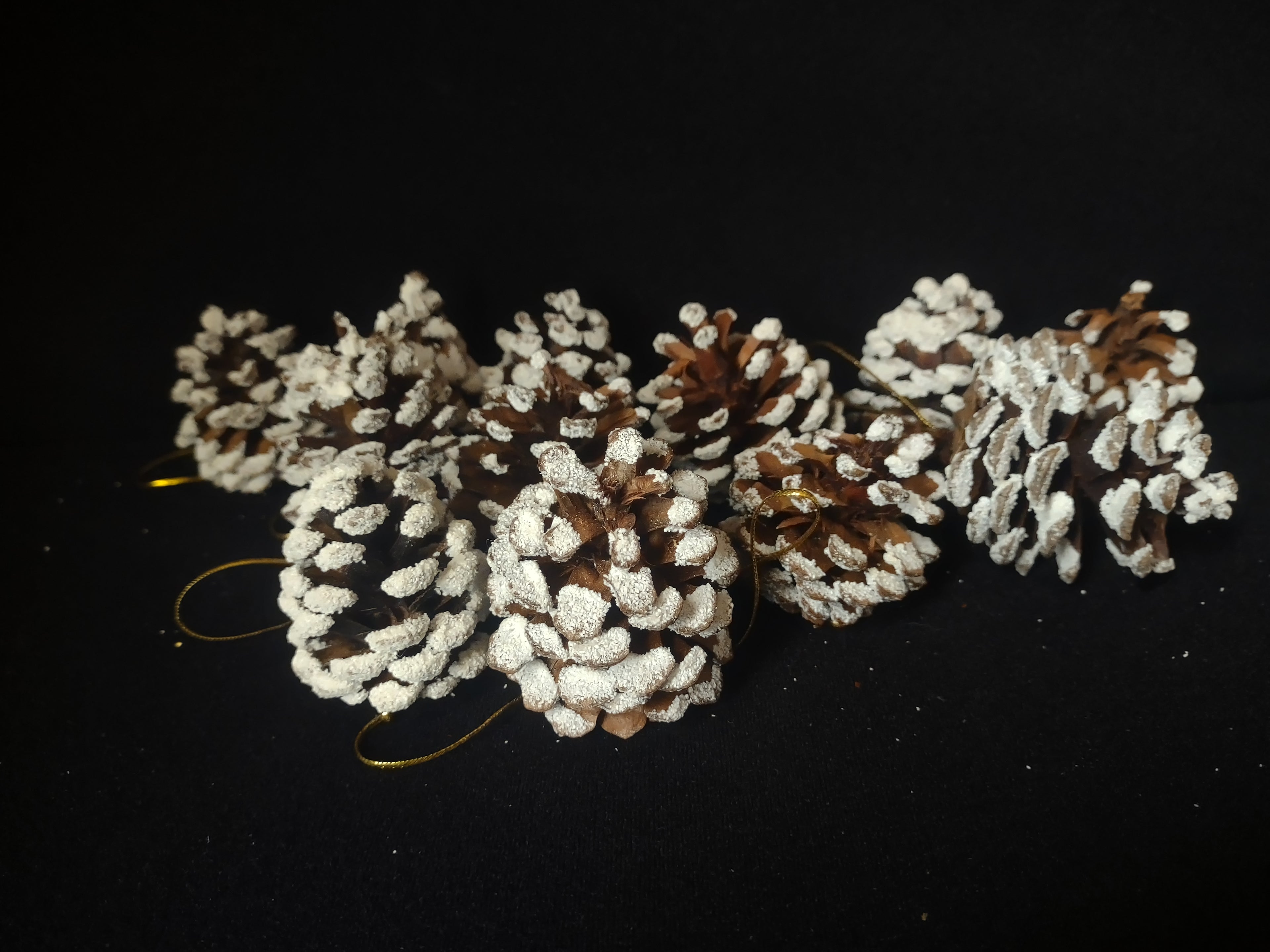 Lot of 12 Pine Cones Christmas Tree Ornament (lot 1683)
