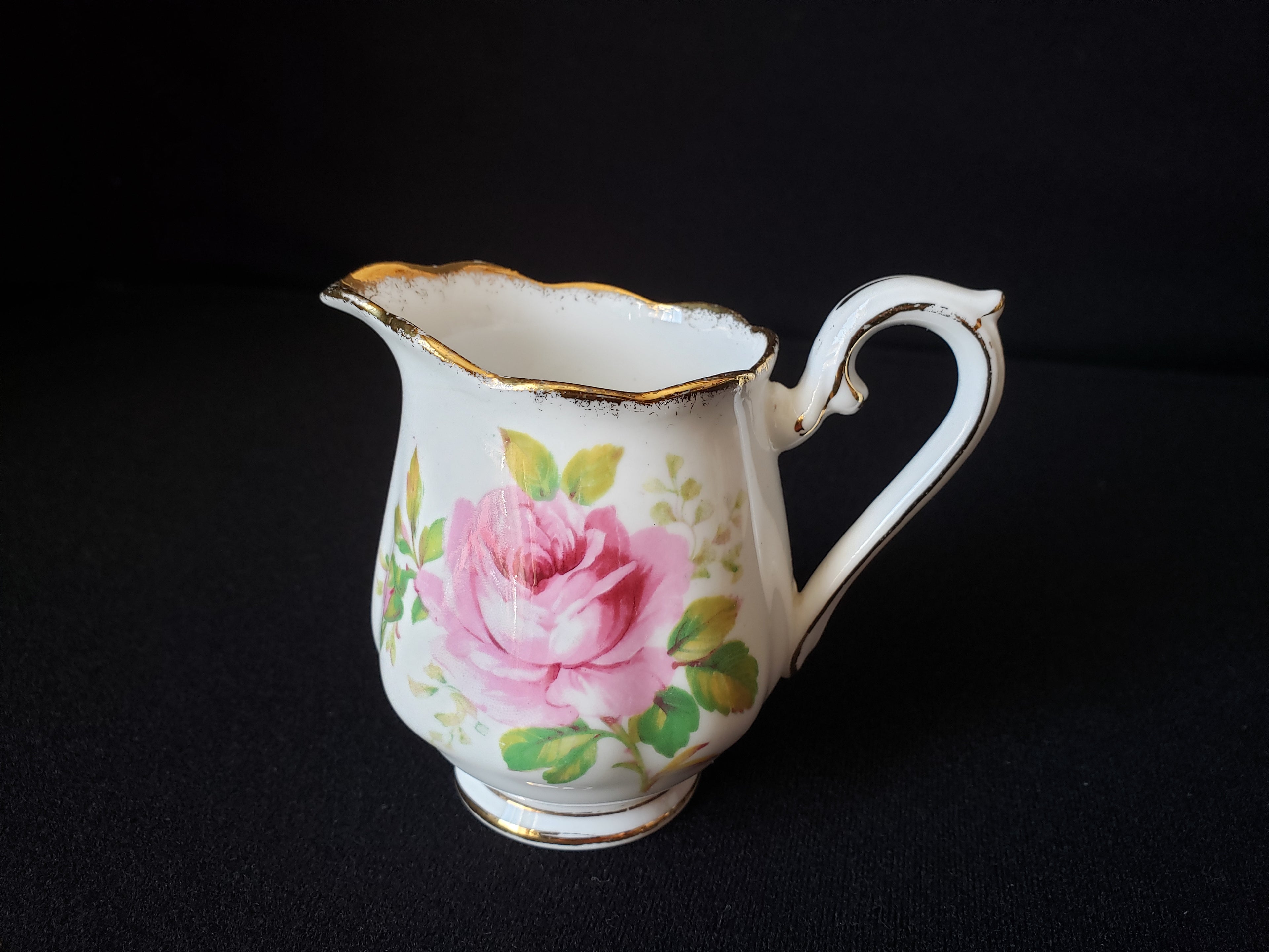 Vintage Royal Albert American Beauty Creamer (lot 2046)