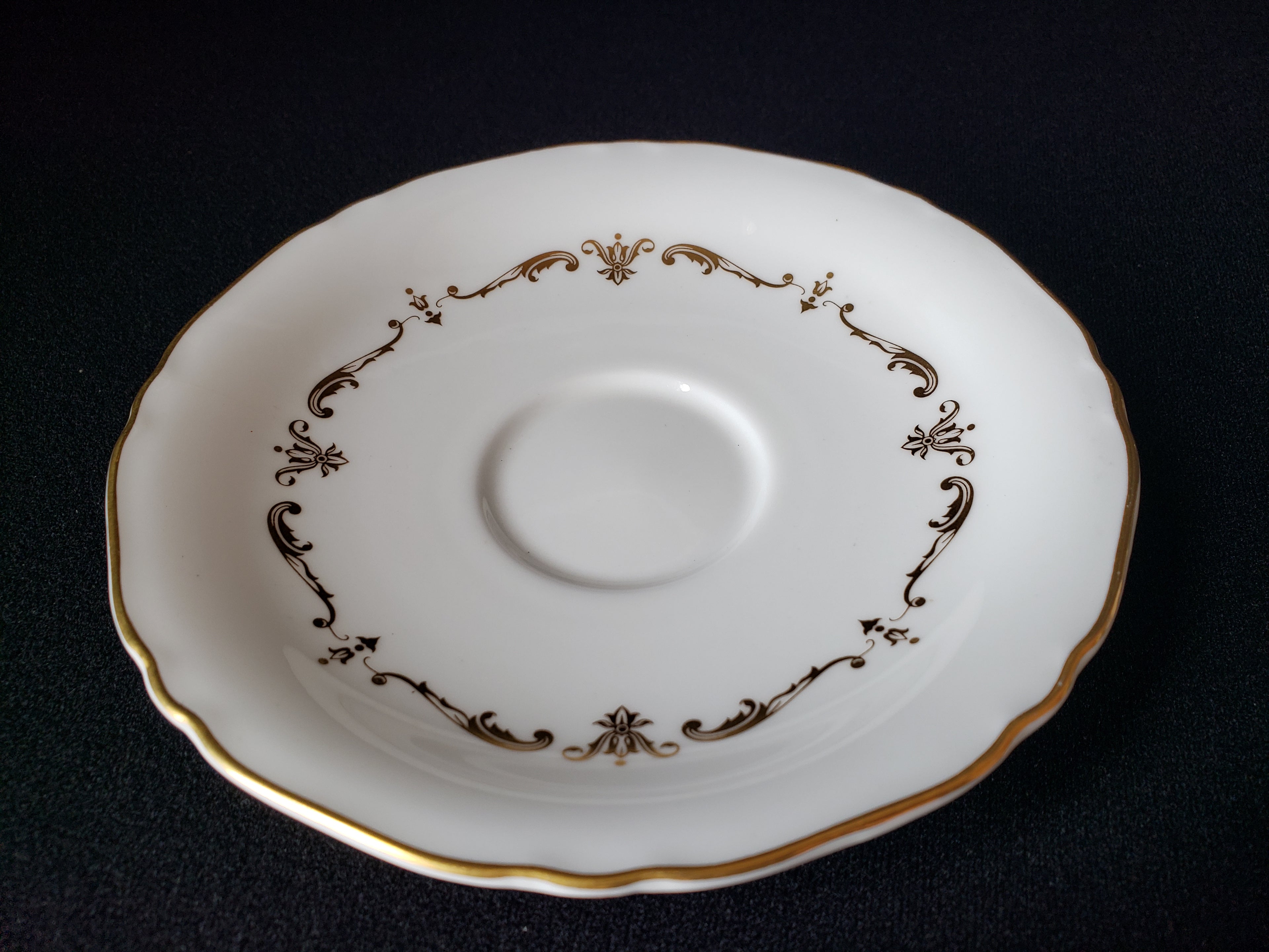 Vintage Royal Worcester Saucer ONLY Gold Chantilly 5-3/4 (lot 2094)