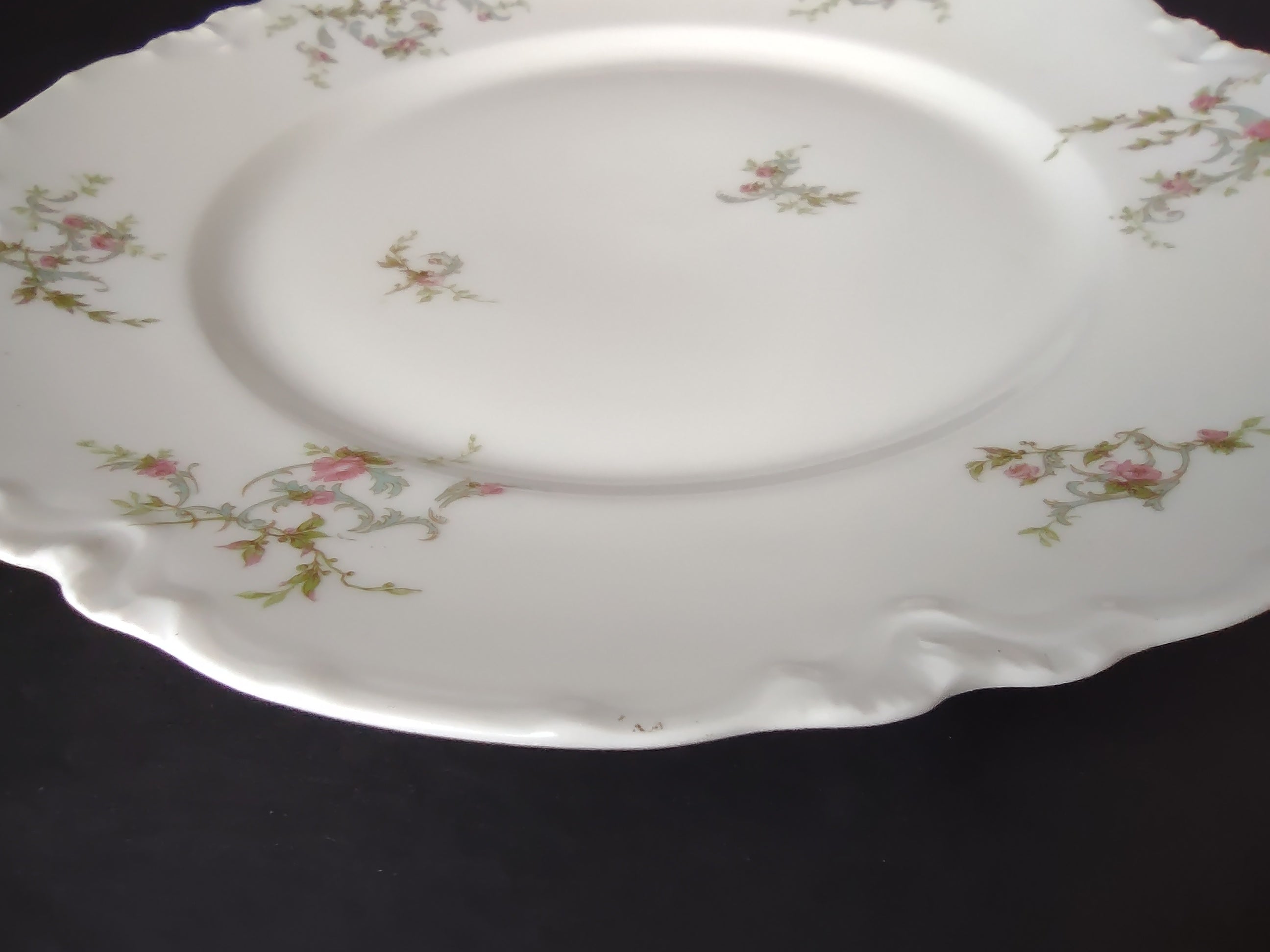 Haviland Limoges Dinner Plate White Scalloped Edge Rose Blue Ribbon (lot 853)