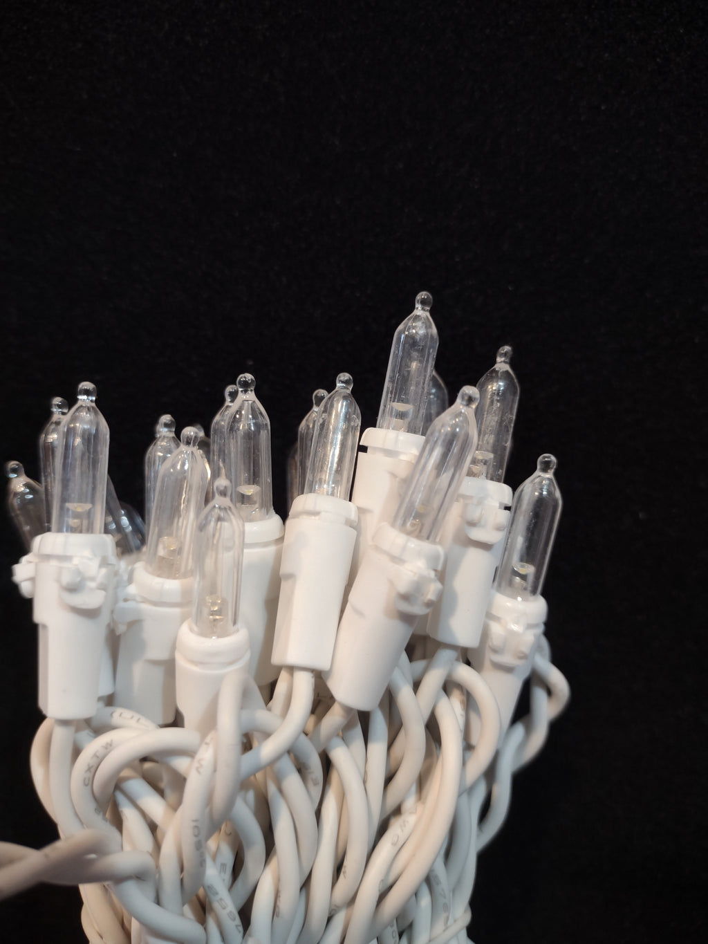 Christmas 650 Clear Mini Lights Whit Wire Indoor Outdoor Aprox. 142' (Lot 4387)