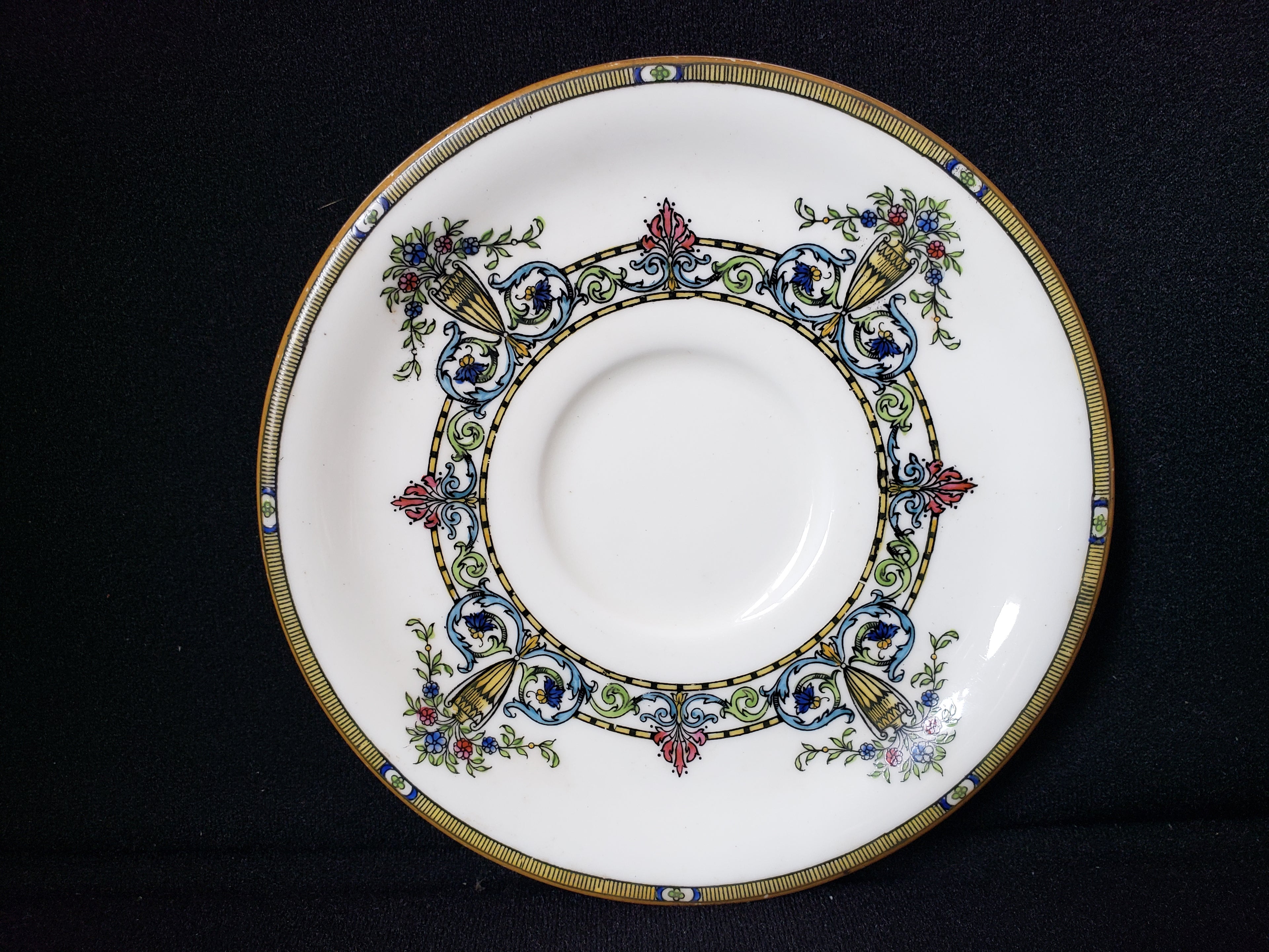 Vintage Royal Worcester Doncaster Saucer ONLY (lot 2078)
